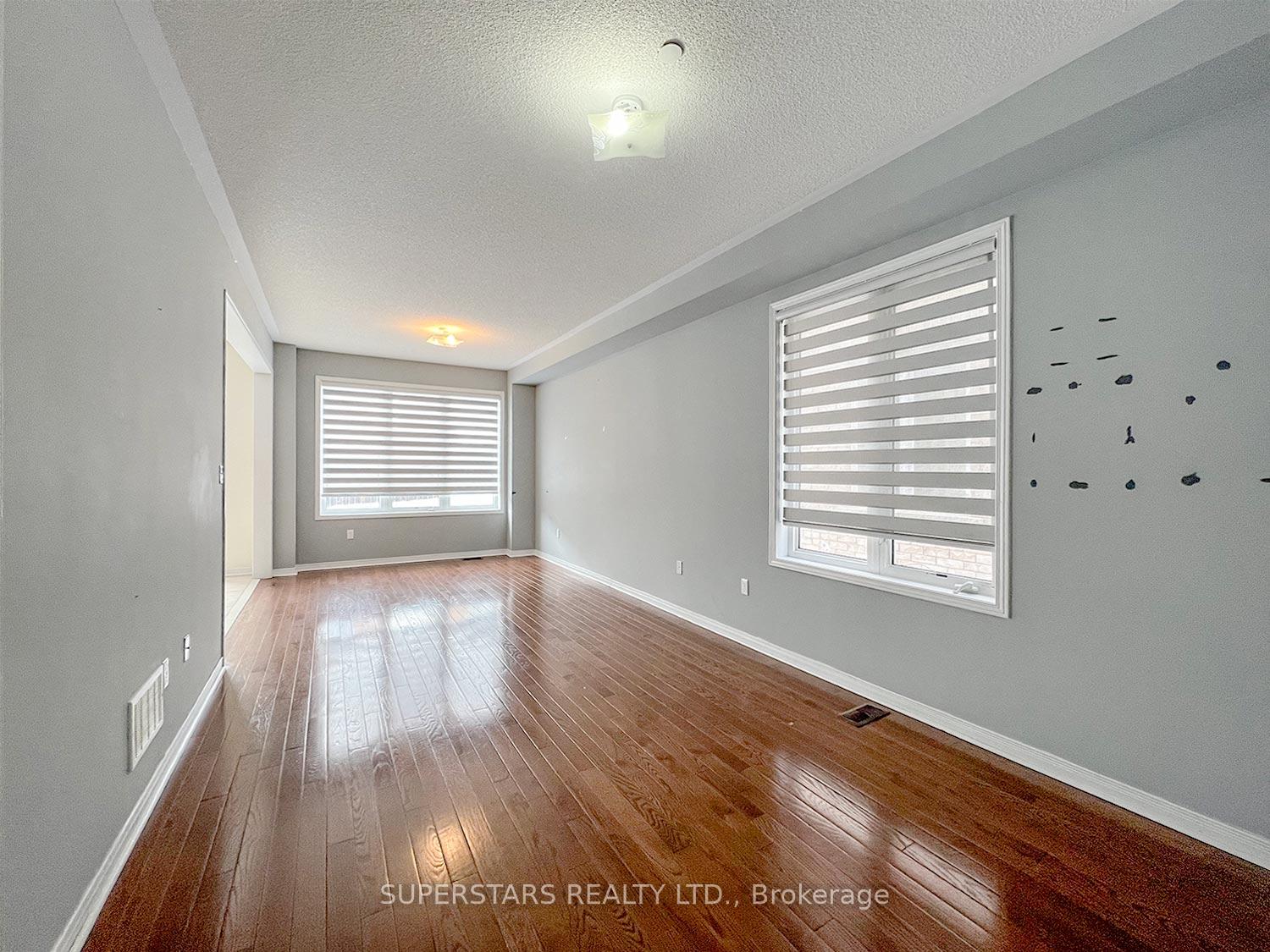 Photo 2 of 15 Jackson Eli Way, Markham, Cedarwood — HOMEH