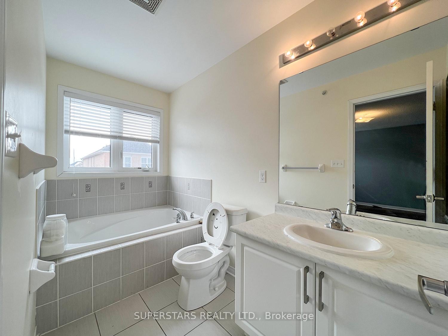 Photo 14 of 15 Jackson Eli Way, Markham, Cedarwood — HOMEH