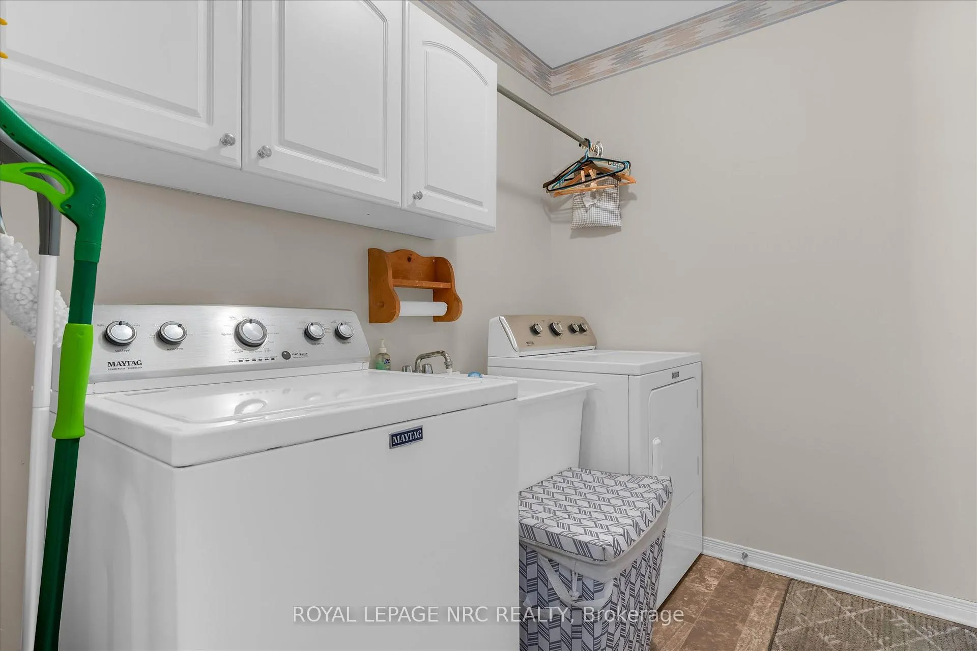 Photo 4 of 13 Tanner Drive, Pelham, Fonthill — HOMEH
