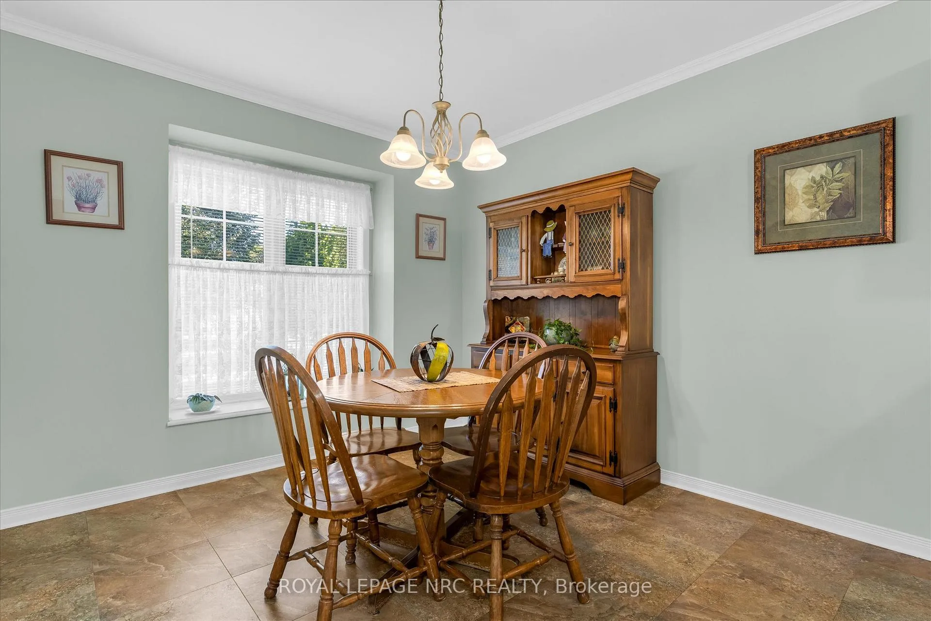 Photo 5 of 13 Tanner Drive, Pelham, Fonthill — HOMEH