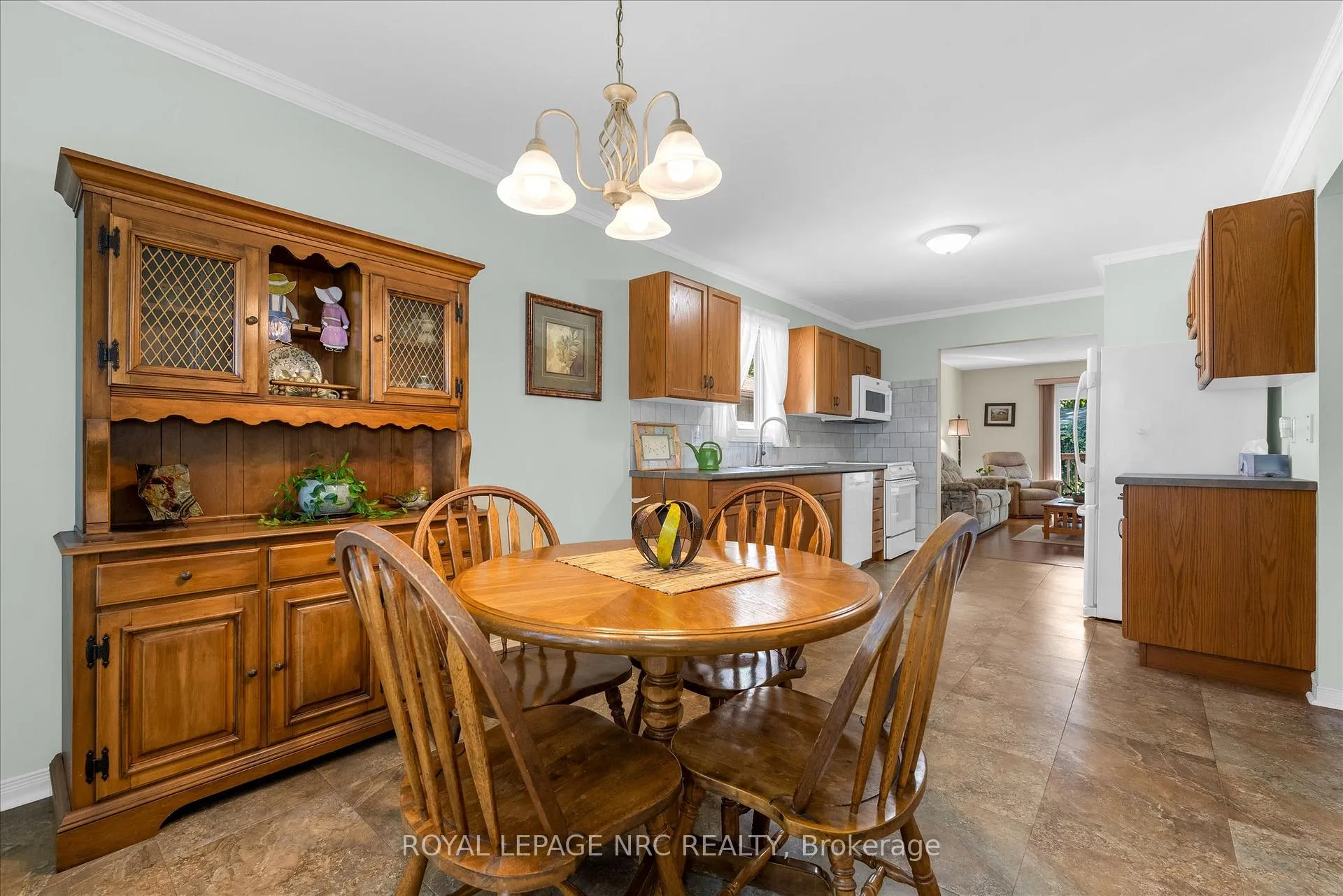 Photo 6 of 13 Tanner Drive, Pelham, Fonthill — HOMEH