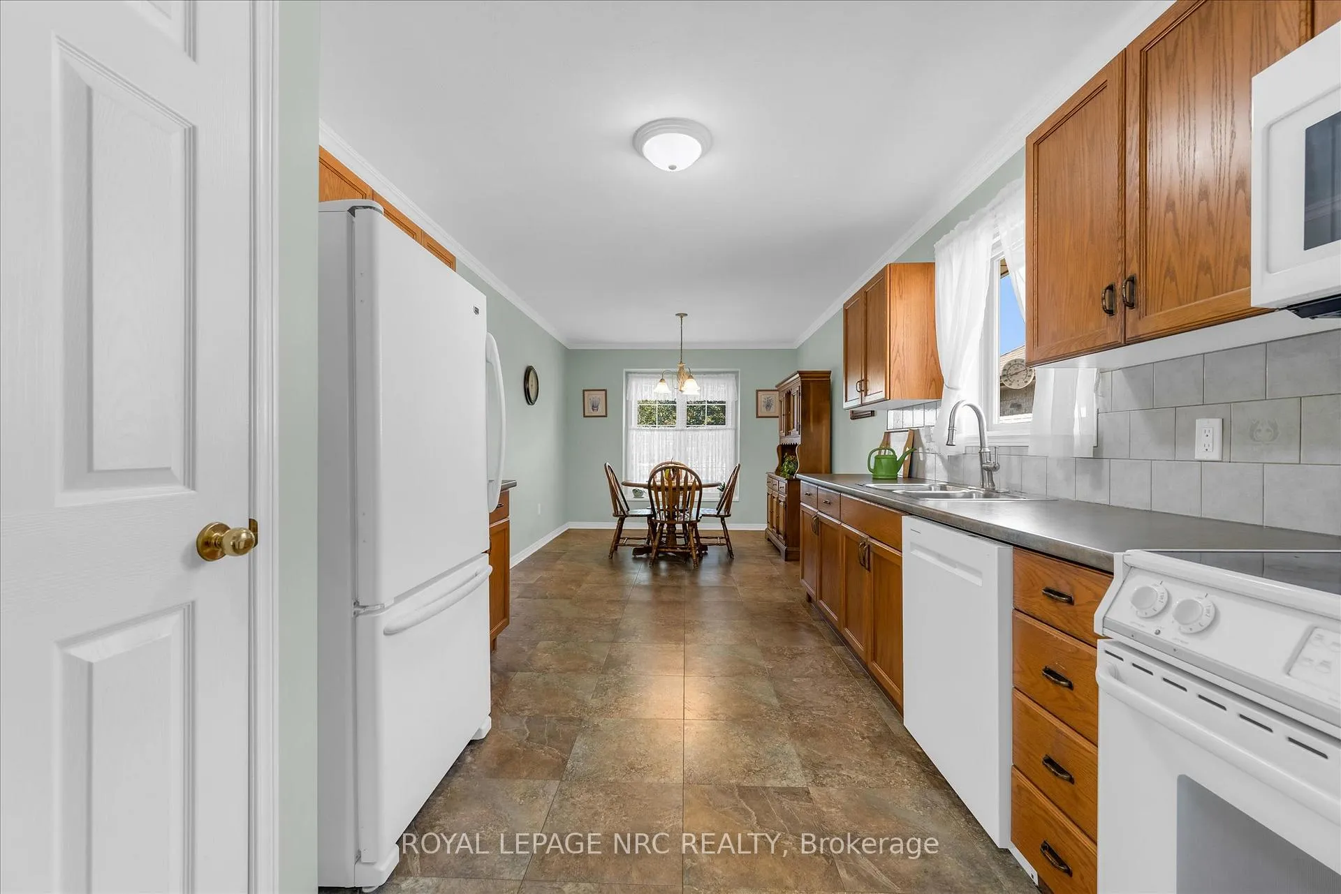 Photo 9 of 13 Tanner Drive, Pelham, Fonthill — HOMEH