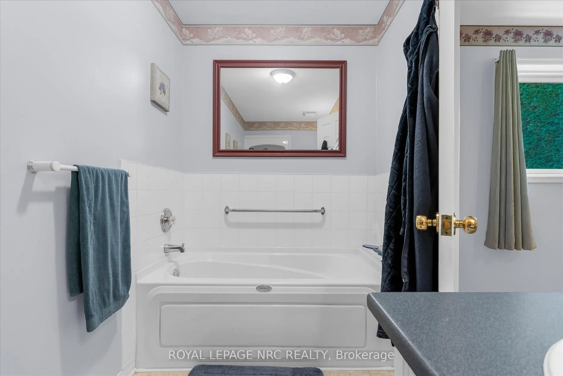 Photo 19 of 13 Tanner Drive, Pelham, Fonthill — HOMEH