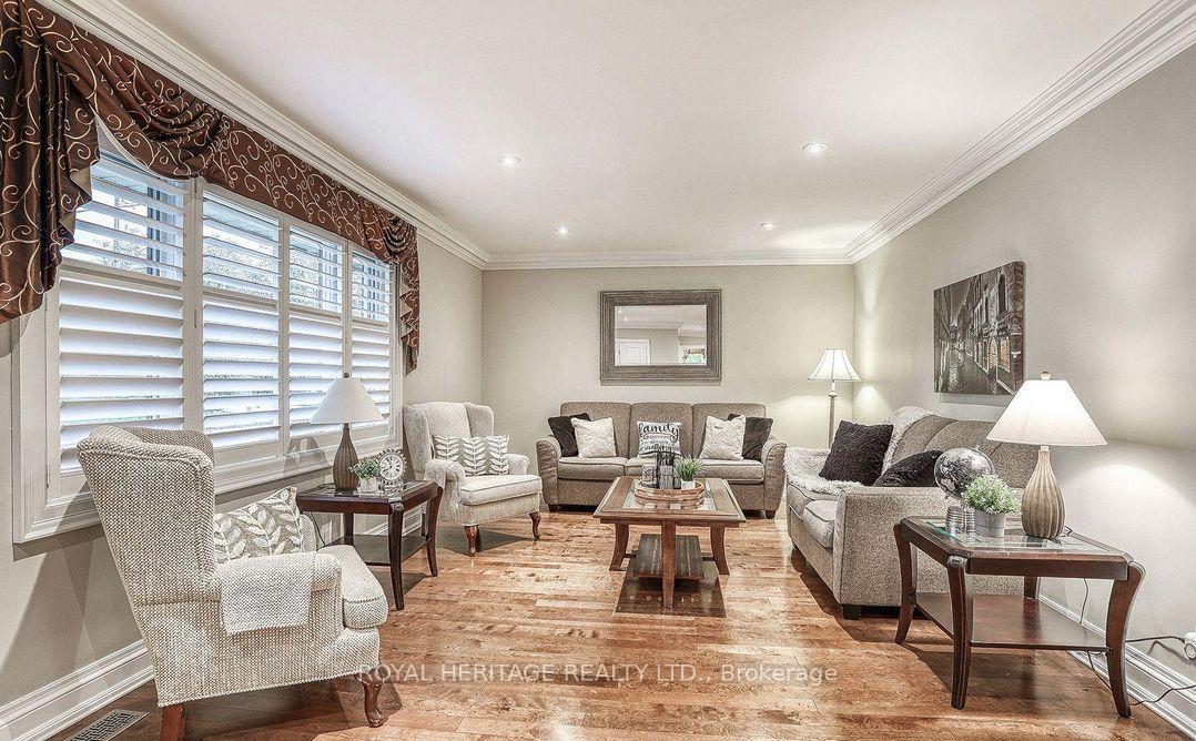 Photo 5 of 339 Nipigon Street E, Oshawa, McLaughlin — HOMEH