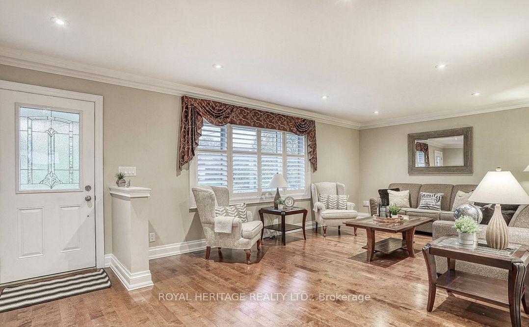 Photo 6 of 339 Nipigon Street E, Oshawa, McLaughlin — HOMEH