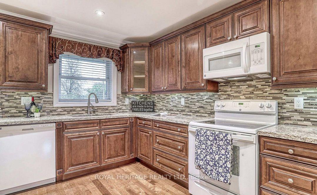 Photo 12 of 339 Nipigon Street E, Oshawa, McLaughlin — HOMEH