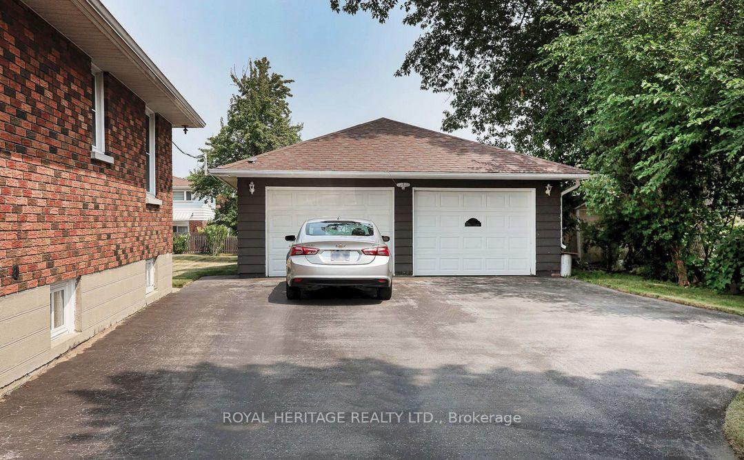 Photo 17 of 339 Nipigon Street E, Oshawa, McLaughlin — HOMEH