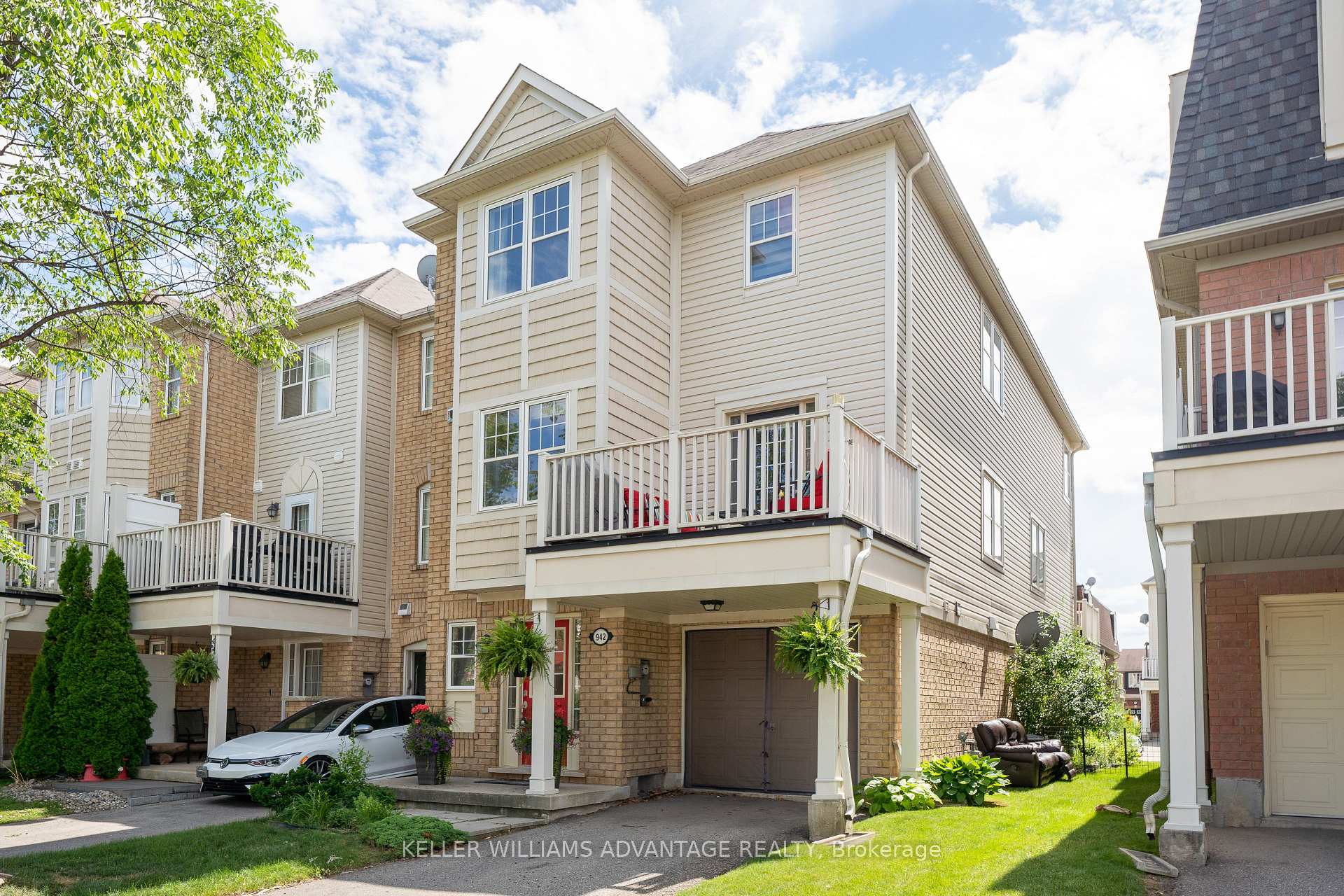 Front of 942 Burgess Gardens
