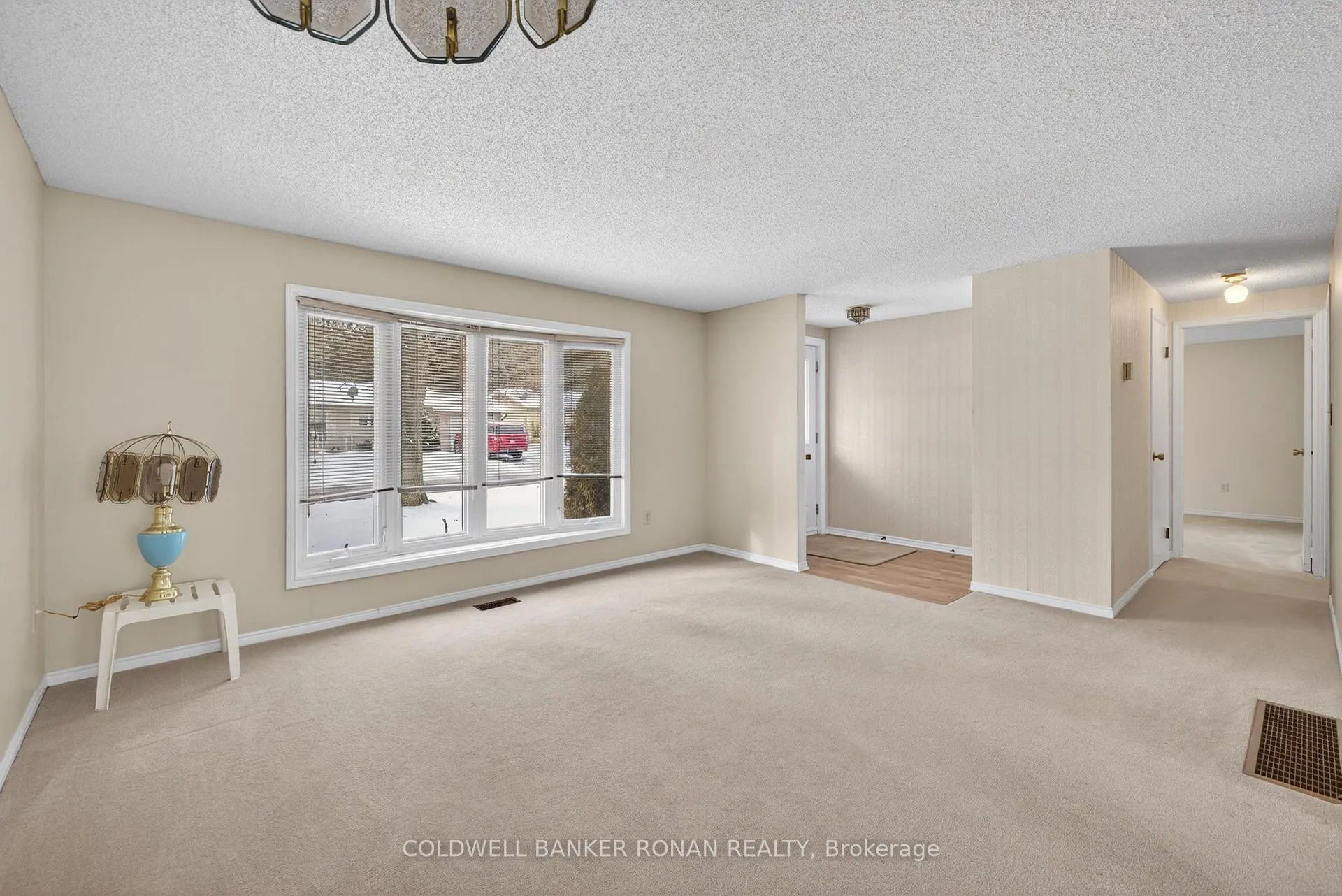 Photo 10 of 2 Balsam Court, New Tecumseth, Rural New Tecumseth — HOMEH
