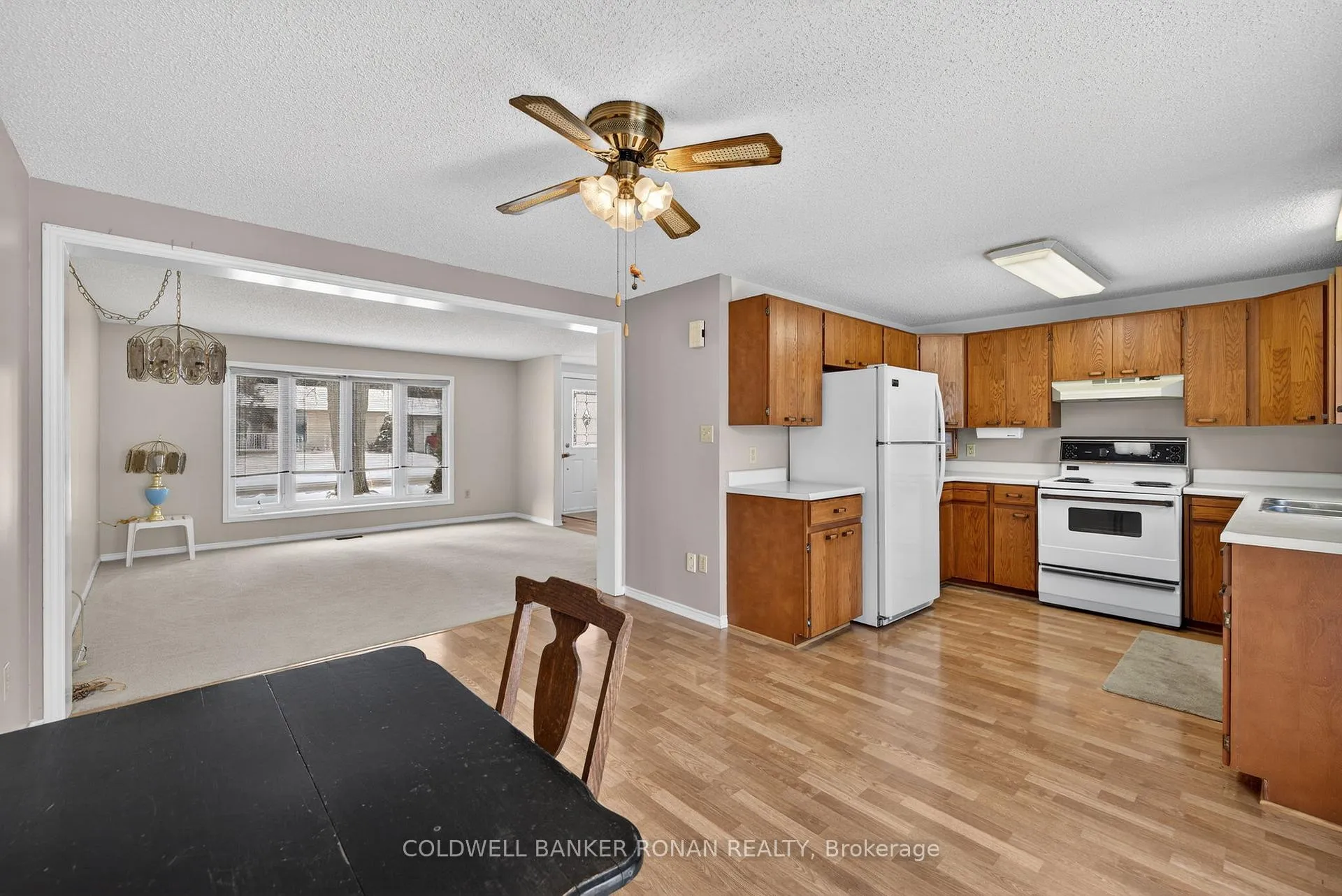 Photo 15 of 2 Balsam Court, New Tecumseth, Rural New Tecumseth — HOMEH