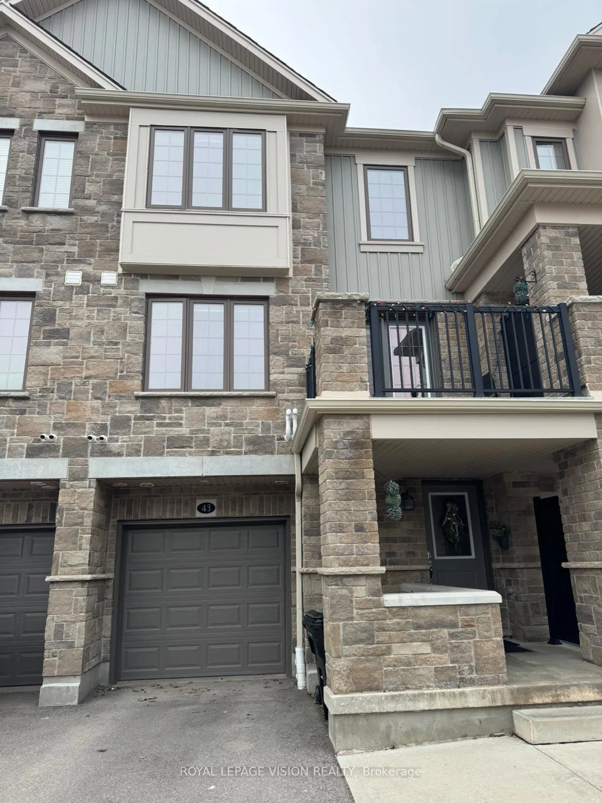 Photo 2 of 43 Bank Swallow Crescent, Kitchener — HOMEH