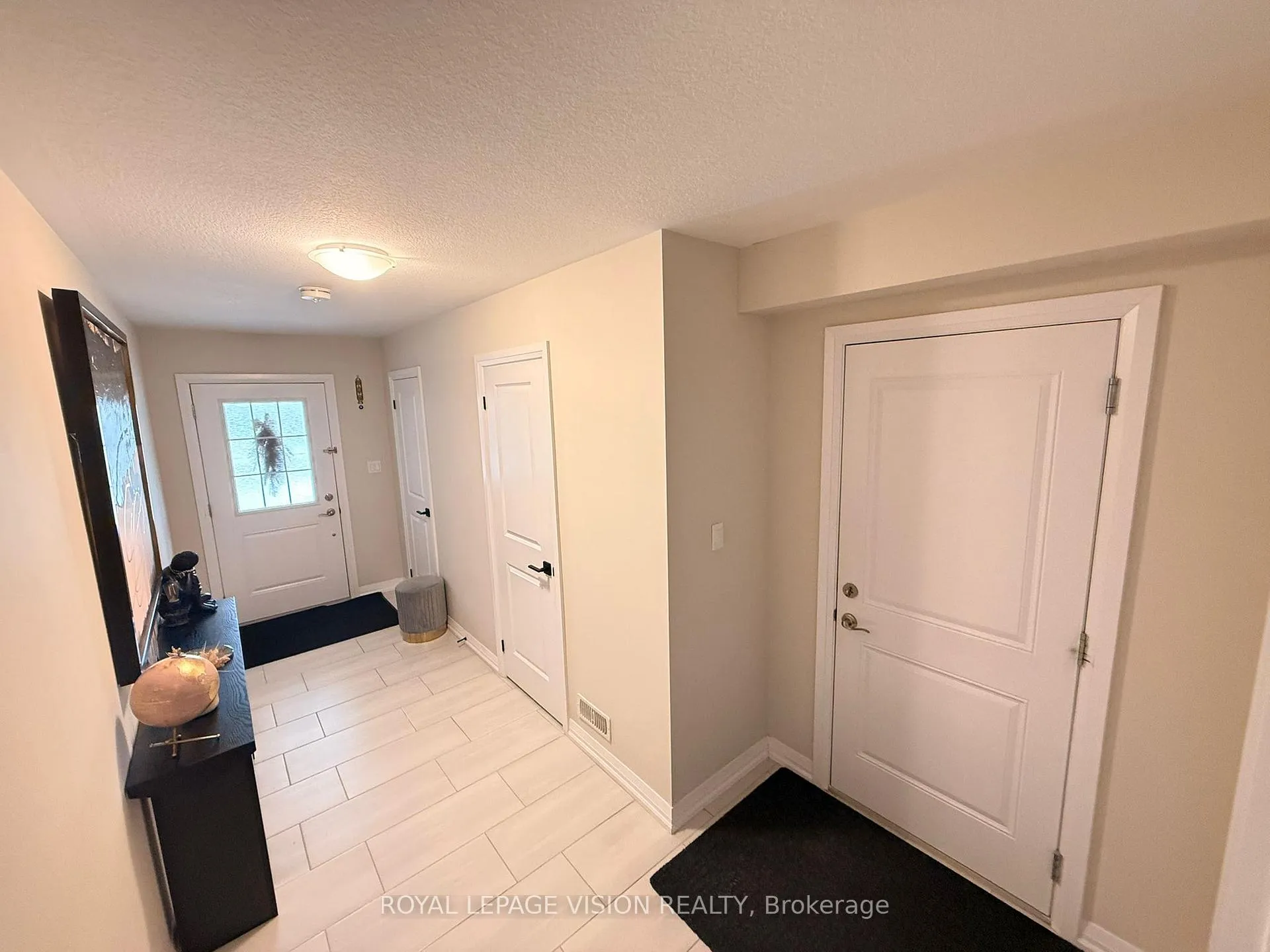 Photo 9 of 43 Bank Swallow Crescent, Kitchener — HOMEH