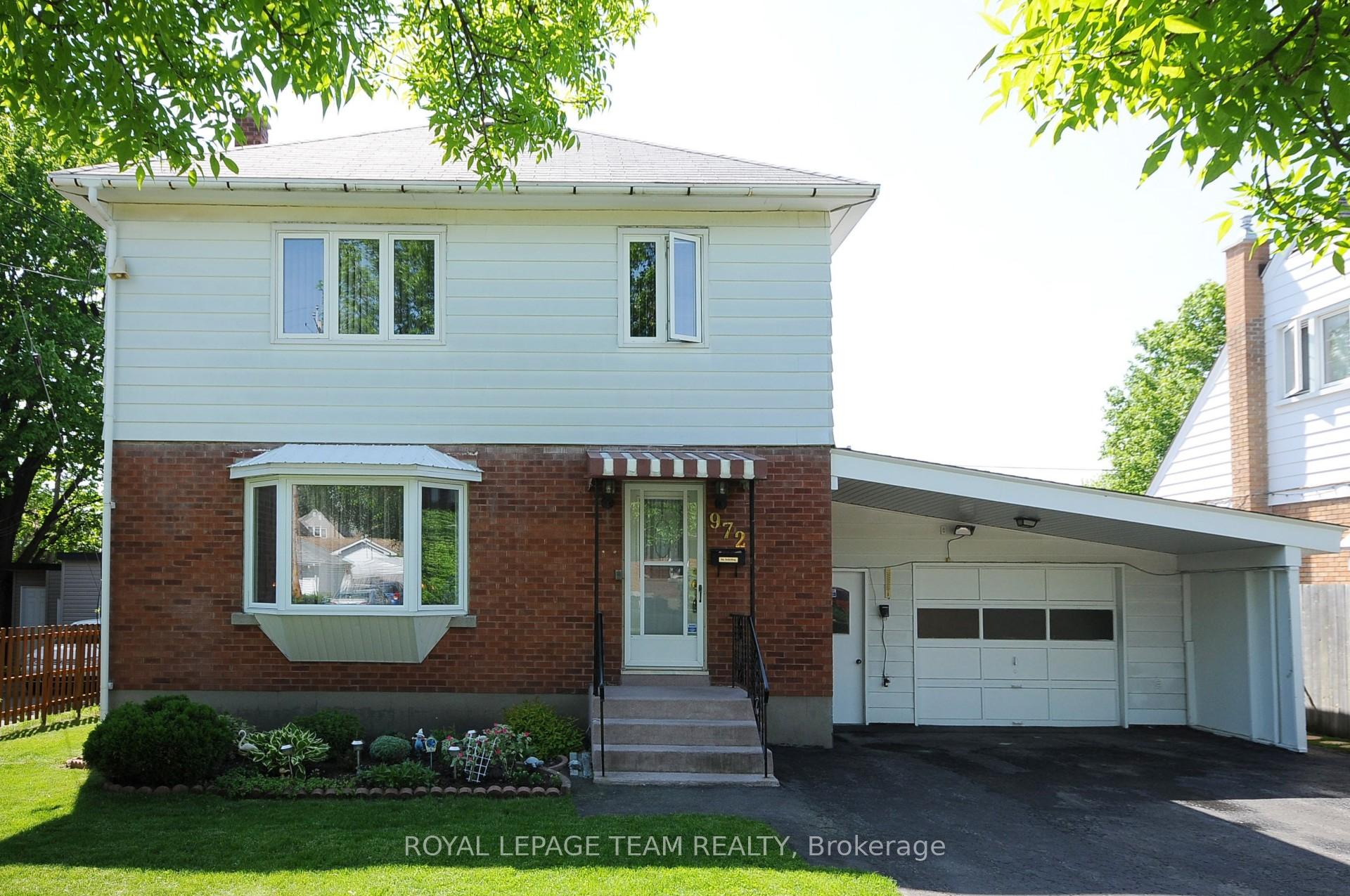 Front of Unit B, 972 Telford Avenue