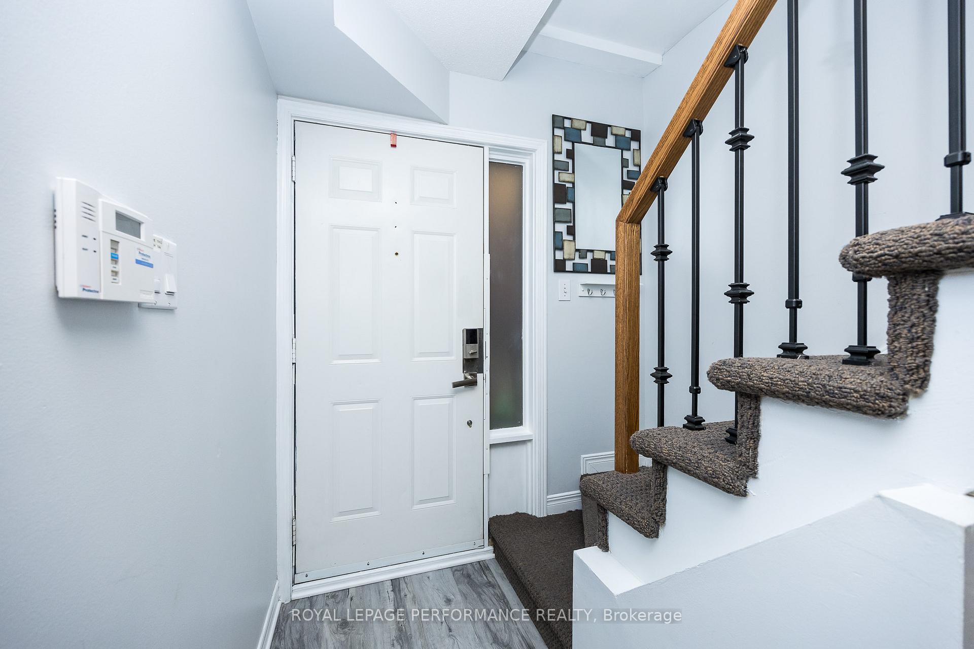 Photo 4 of 9 Allendale Private, Ottawa, Ottawa Centre — HOMEH