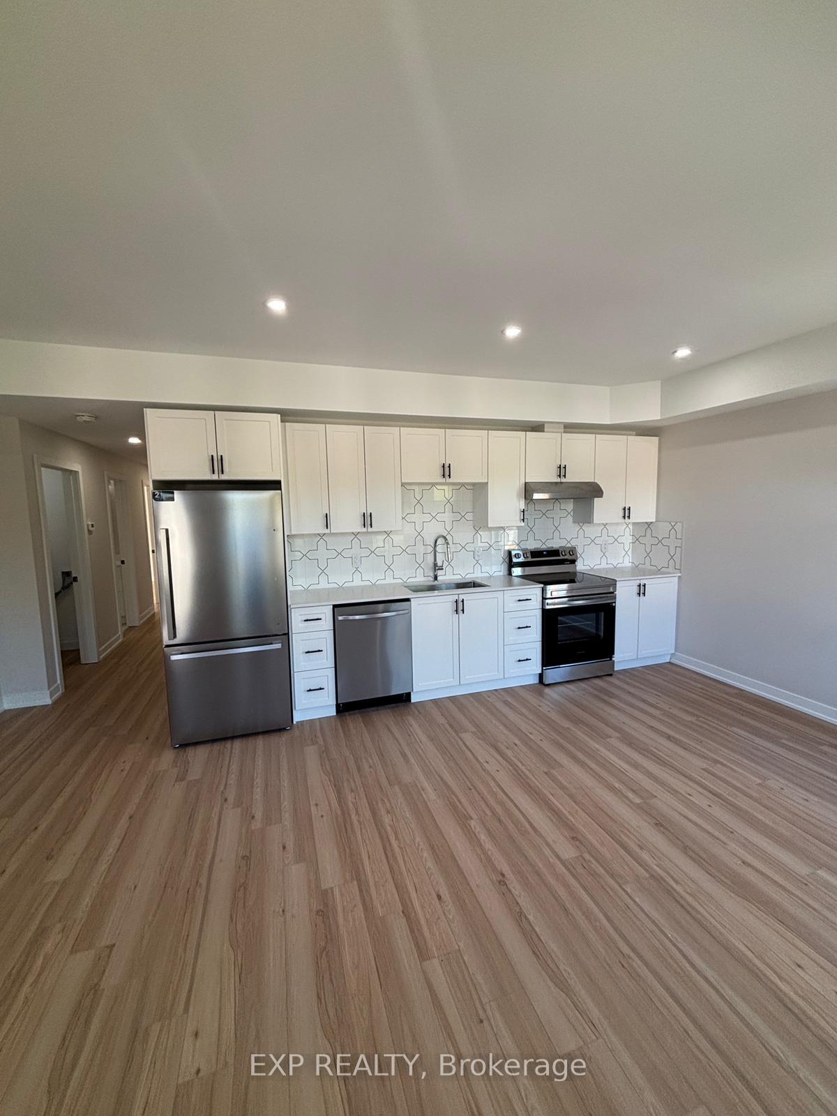 Photo 14 of 66 Queen Mary Street, Ottawa, Overbrook/Castle Heights — HOMEH