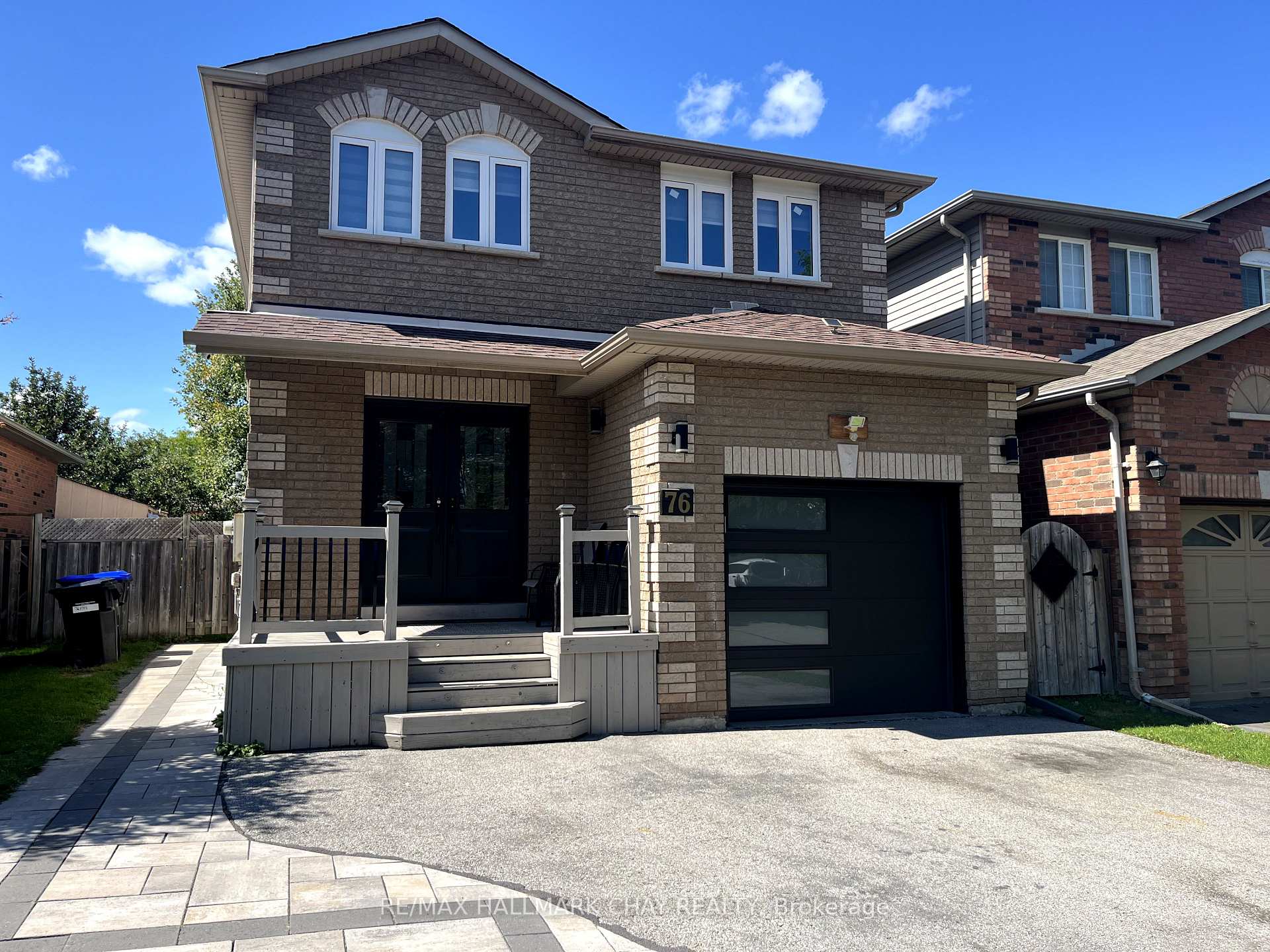 Photo 2 of 76 Kate Aitken Crescent, New Tecumseth, Beeton — HOMEH