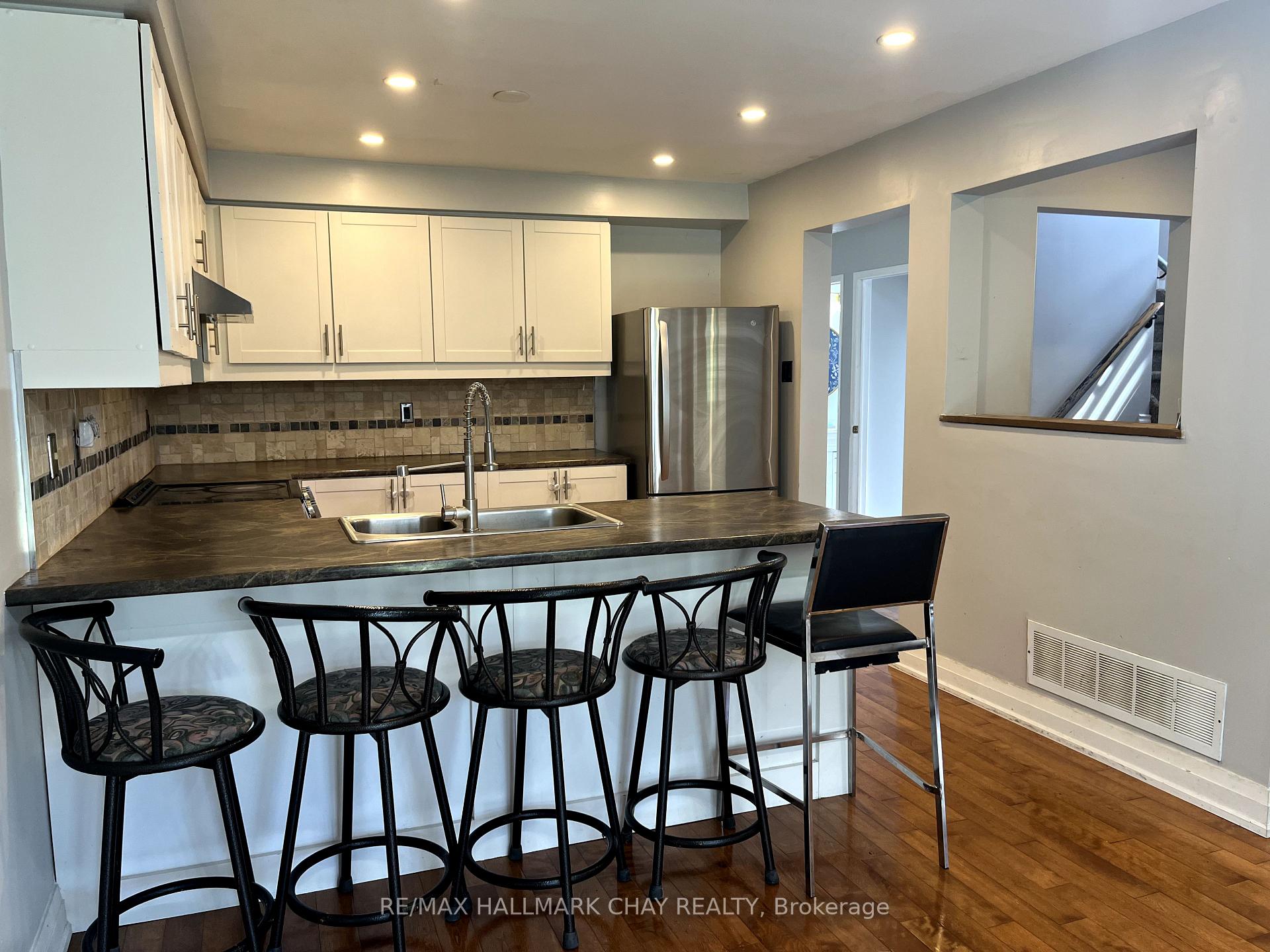 Photo 5 of 76 Kate Aitken Crescent, New Tecumseth, Beeton — HOMEH