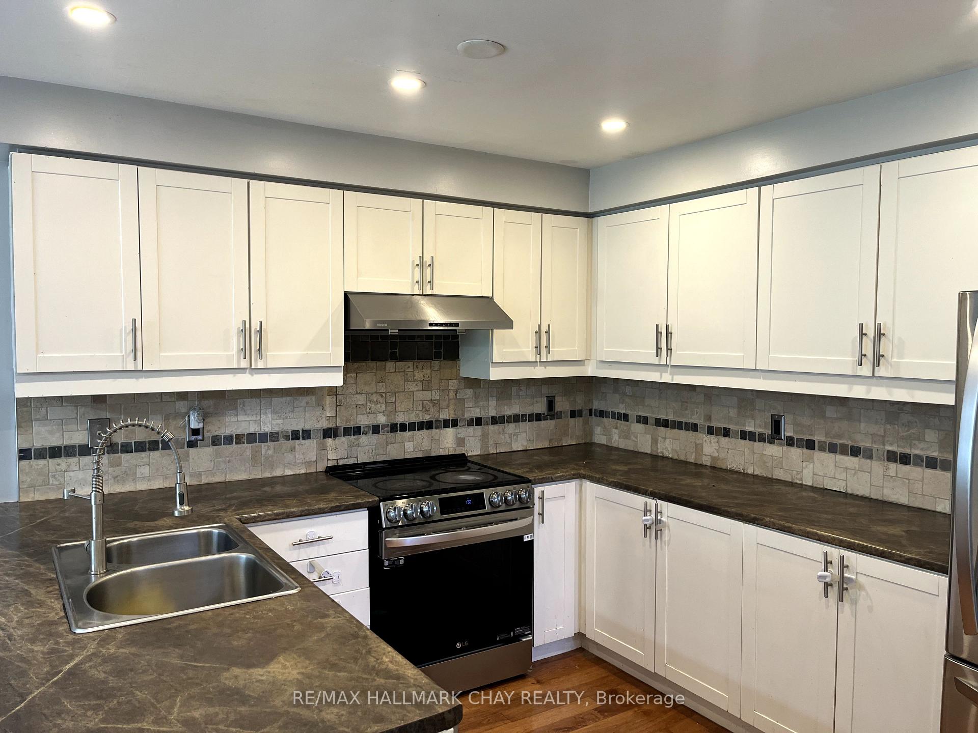 Photo 7 of 76 Kate Aitken Crescent, New Tecumseth, Beeton — HOMEH