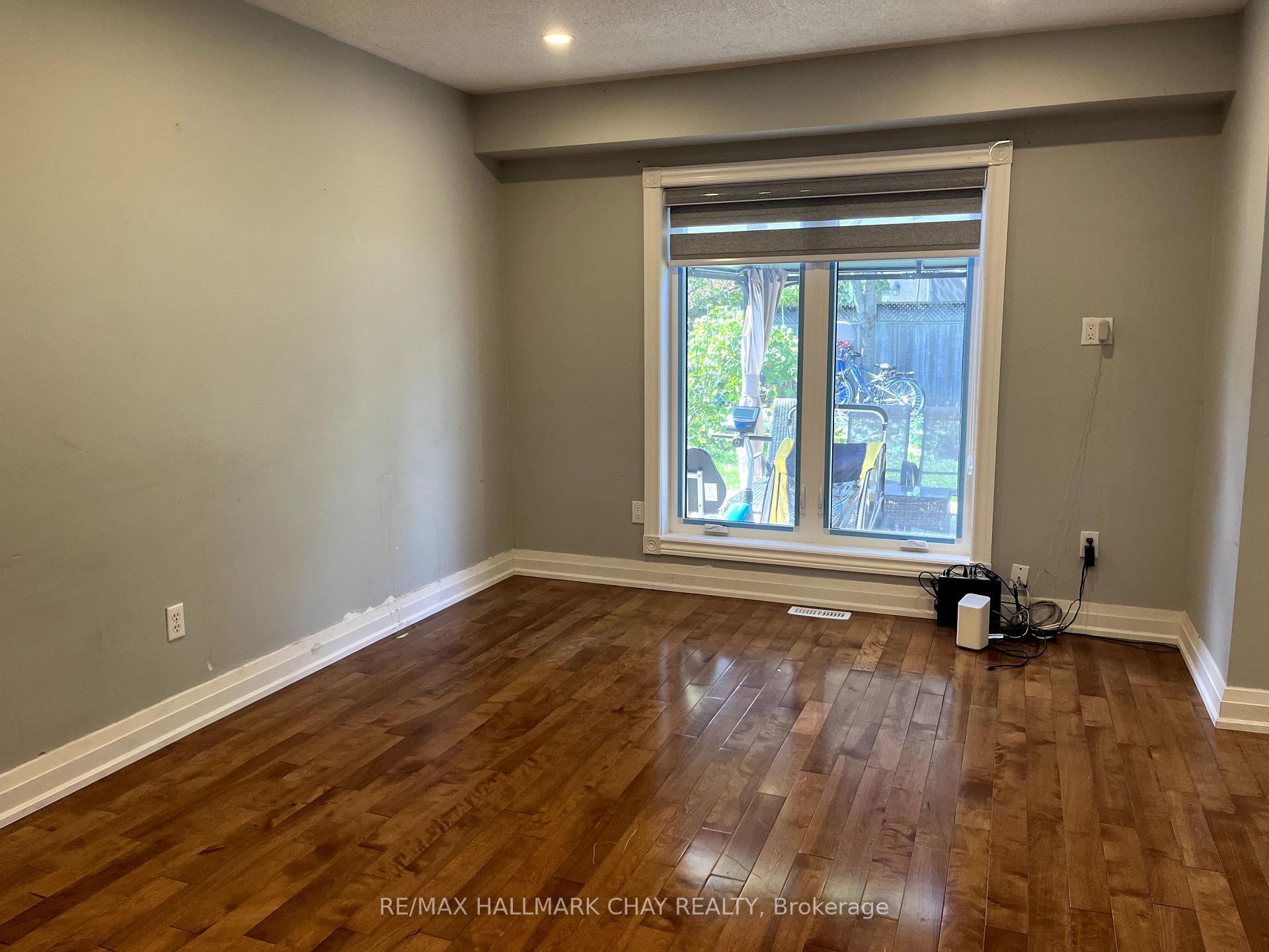 Photo 8 of 76 Kate Aitken Crescent, New Tecumseth, Beeton — HOMEH