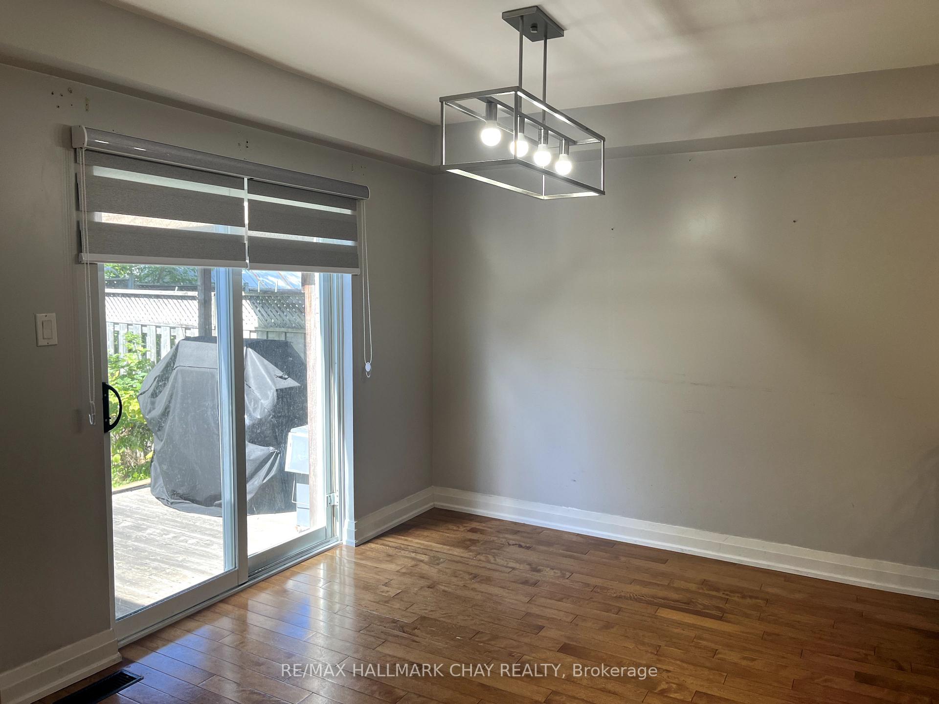 Photo 9 of 76 Kate Aitken Crescent, New Tecumseth, Beeton — HOMEH