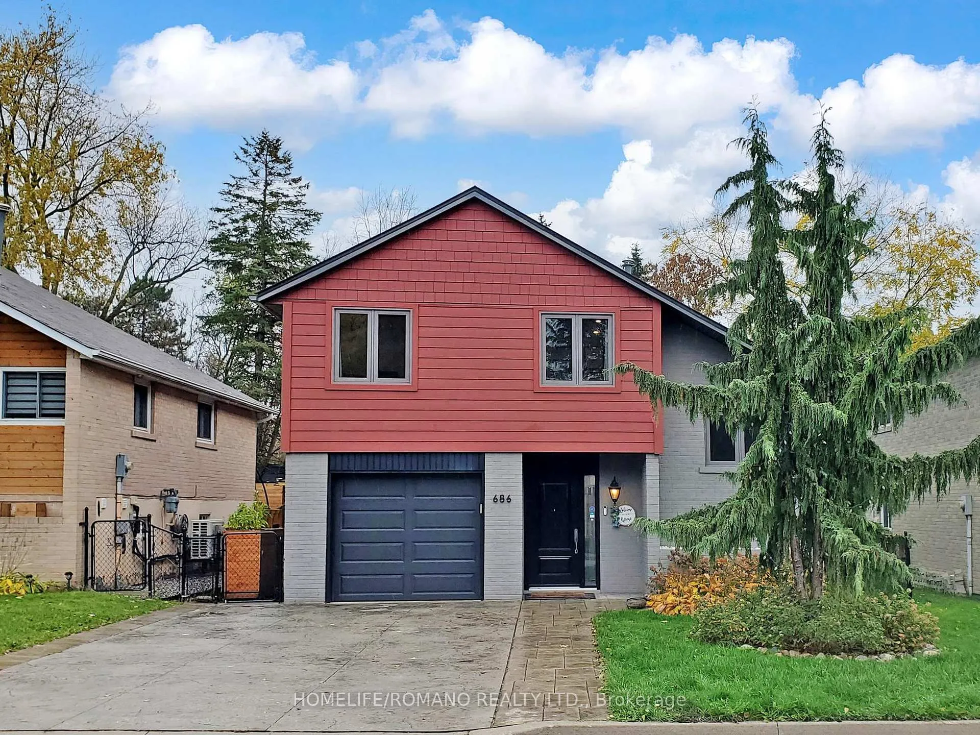 Photo 1 of 686 Irwin Crescent, Newmarket, Huron Heights-Leslie Valley — HOMEH