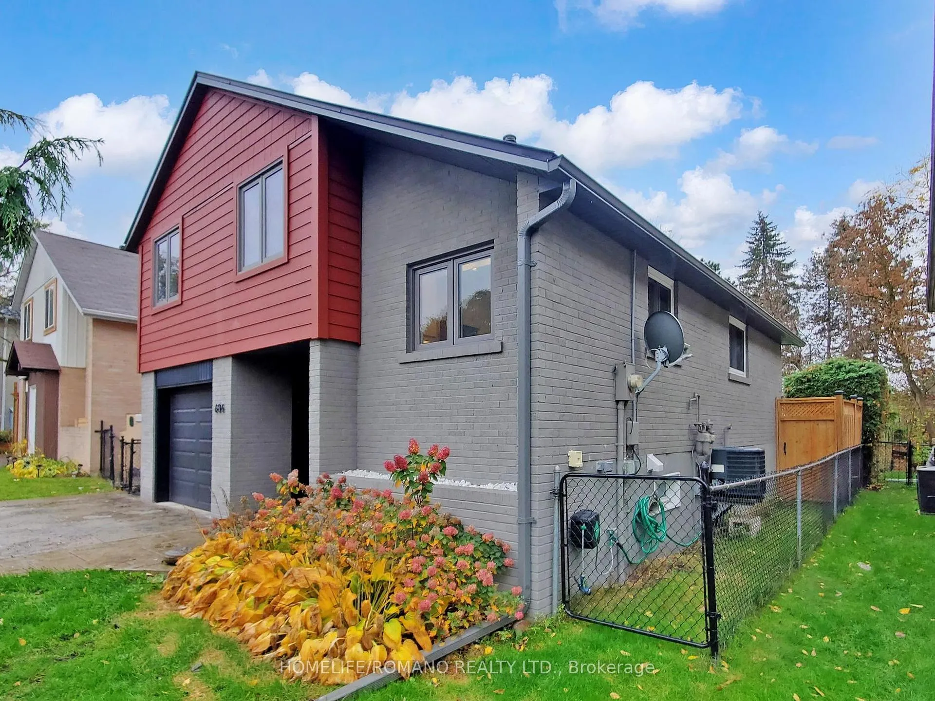 Photo 3 of 686 Irwin Crescent, Newmarket, Huron Heights-Leslie Valley — HOMEH