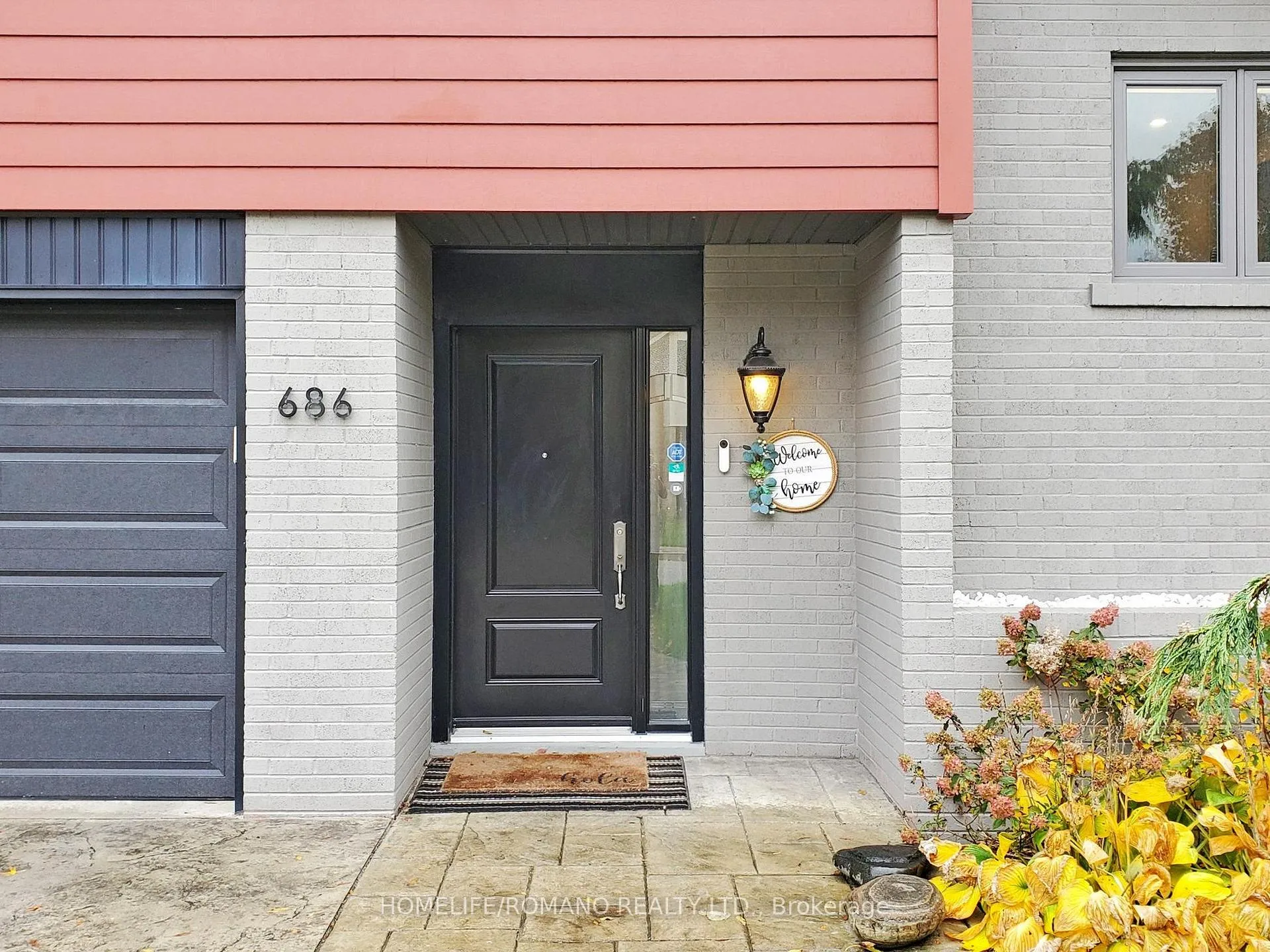 Photo 4 of 686 Irwin Crescent, Newmarket, Huron Heights-Leslie Valley — HOMEH