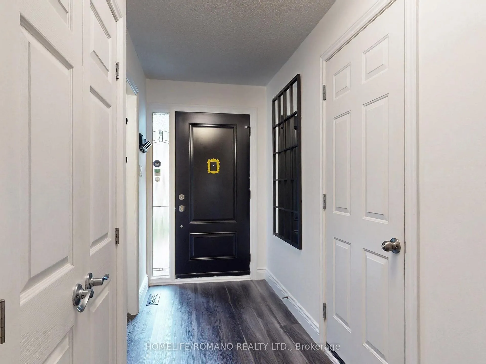 Photo 5 of 686 Irwin Crescent, Newmarket, Huron Heights-Leslie Valley — HOMEH