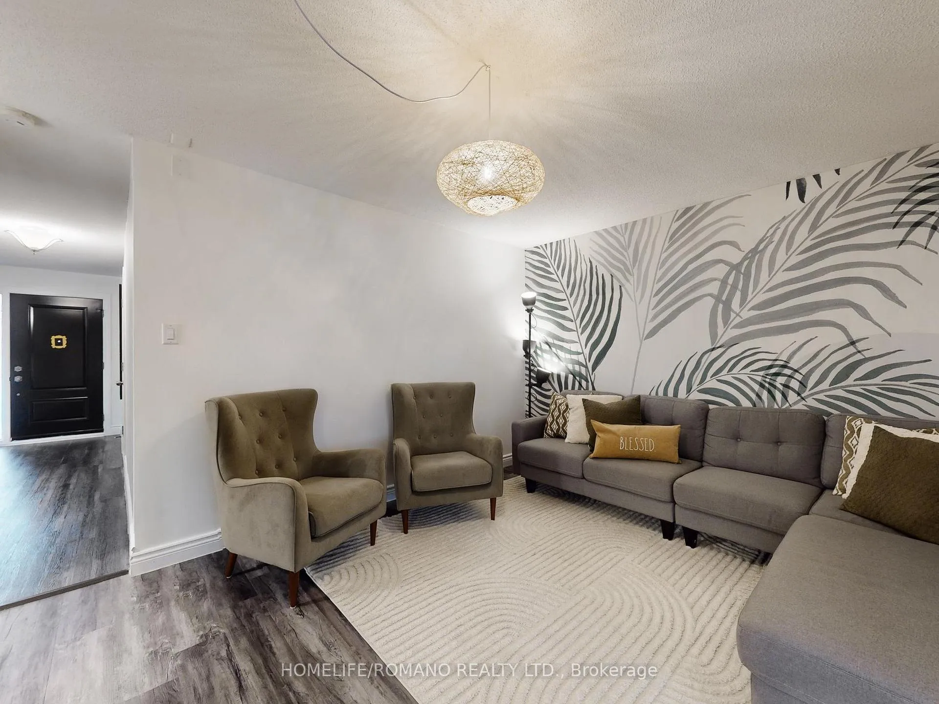 Photo 7 of 686 Irwin Crescent, Newmarket, Huron Heights-Leslie Valley — HOMEH