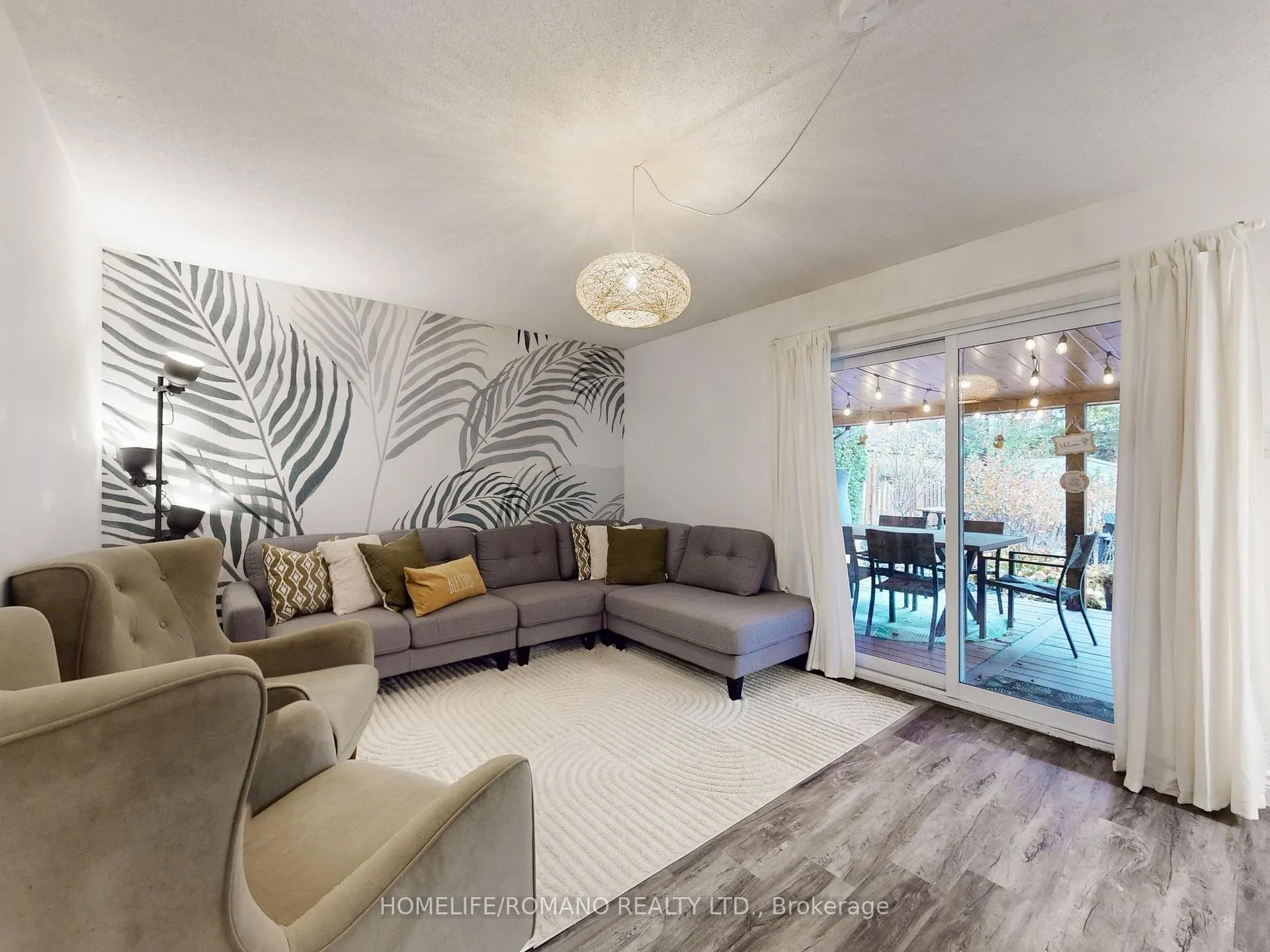 Photo 8 of 686 Irwin Crescent, Newmarket, Huron Heights-Leslie Valley — HOMEH