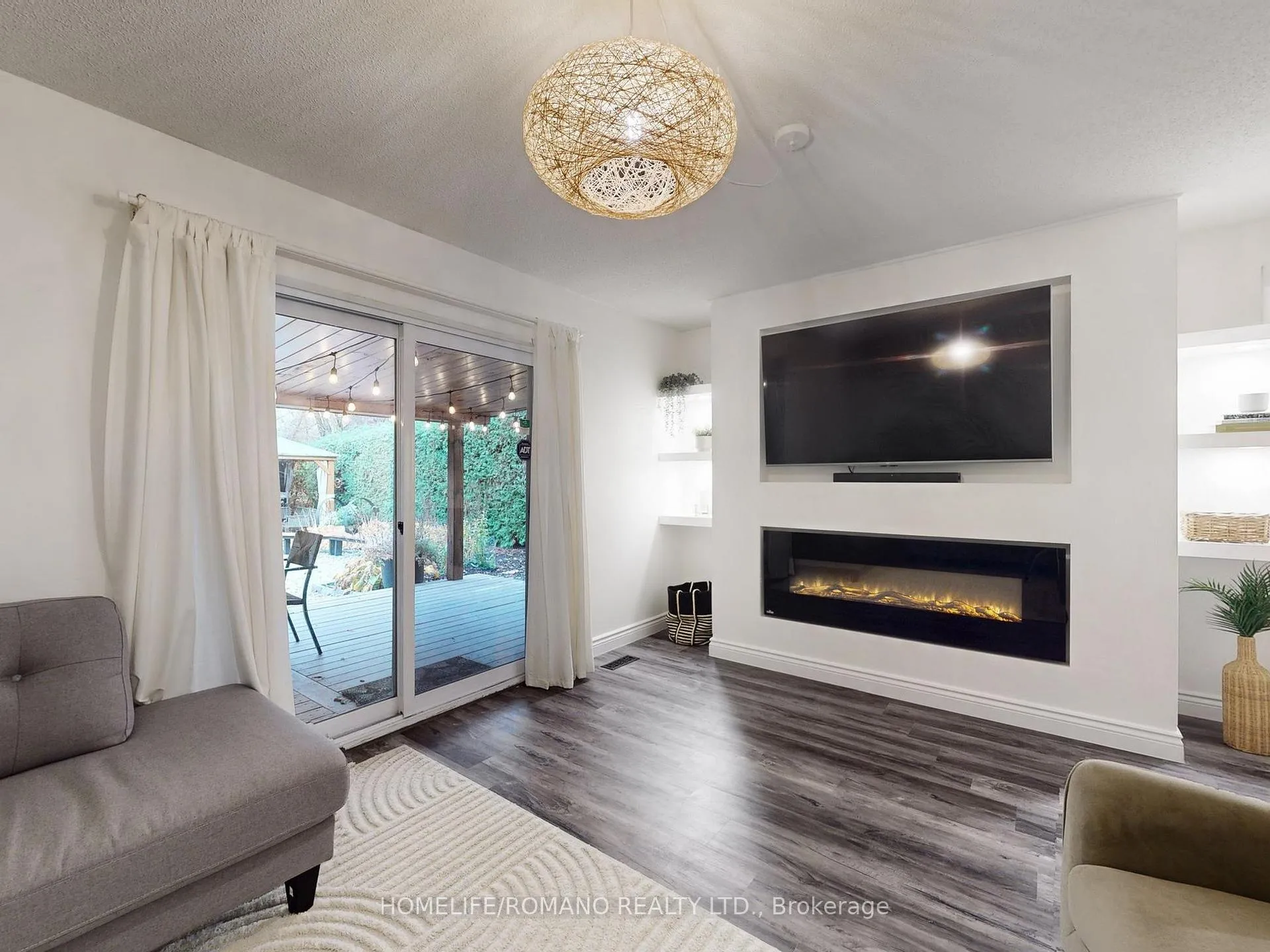 Photo 10 of 686 Irwin Crescent, Newmarket, Huron Heights-Leslie Valley — HOMEH