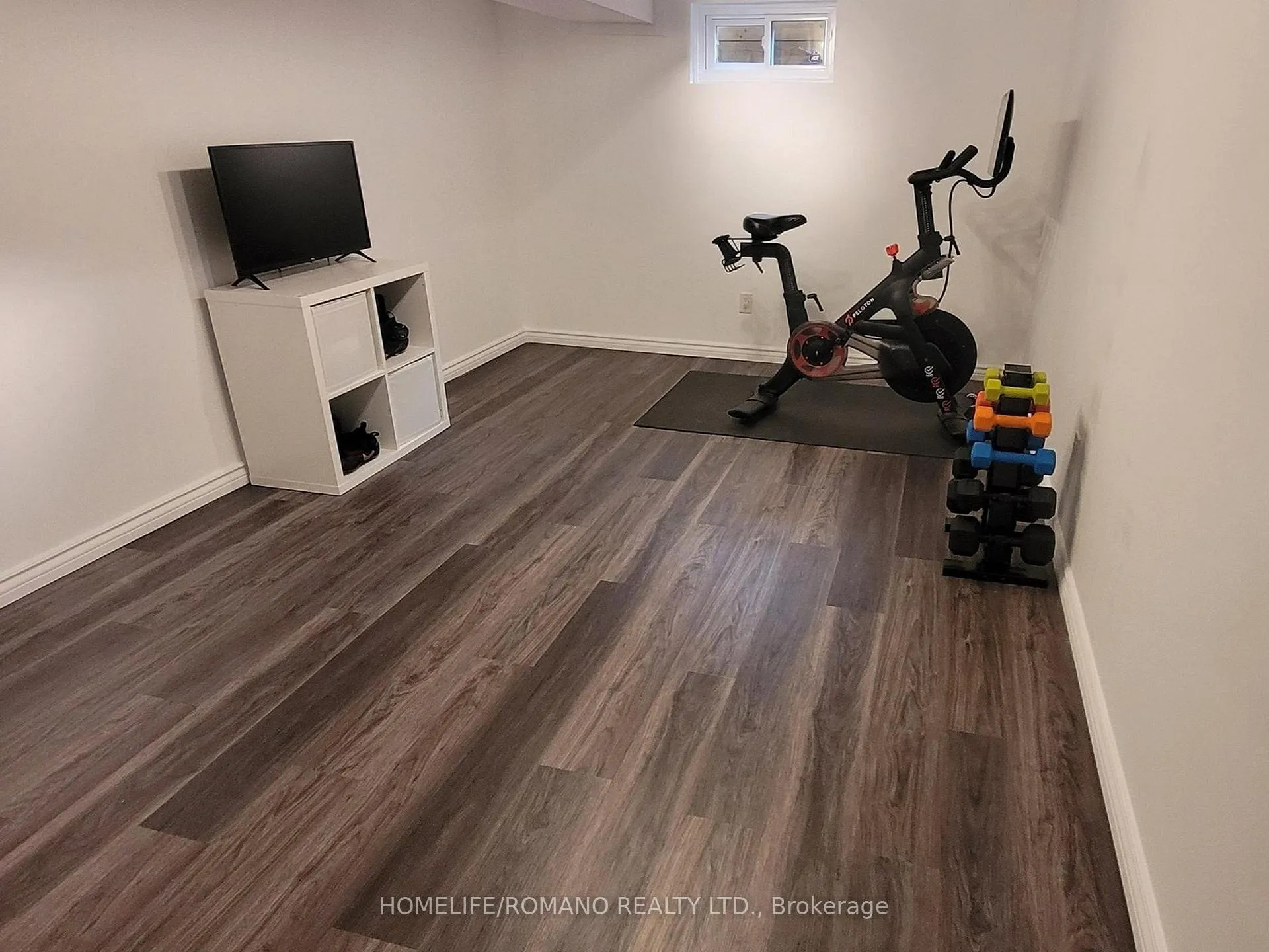 Photo 12 of 686 Irwin Crescent, Newmarket, Huron Heights-Leslie Valley — HOMEH