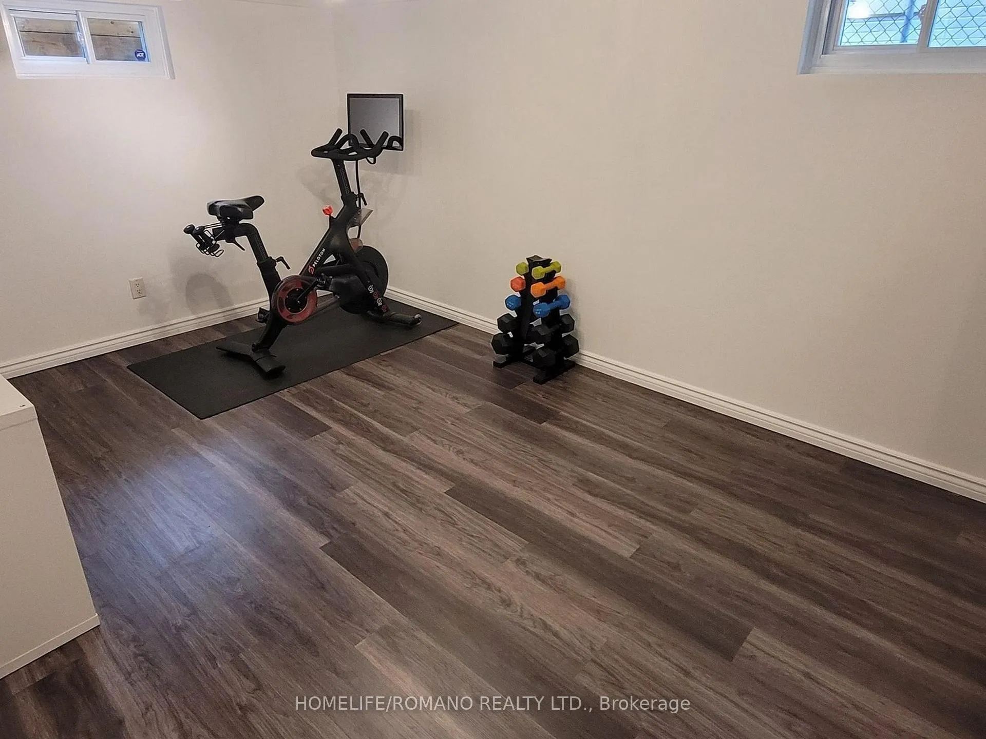Photo 13 of 686 Irwin Crescent, Newmarket, Huron Heights-Leslie Valley — HOMEH