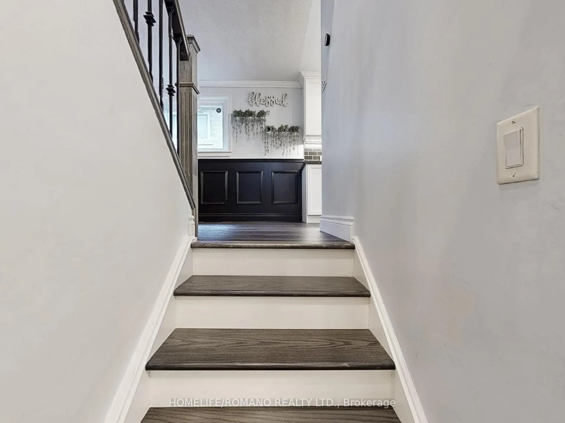 Photo 14 of 686 Irwin Crescent, Newmarket, Huron Heights-Leslie Valley — HOMEH