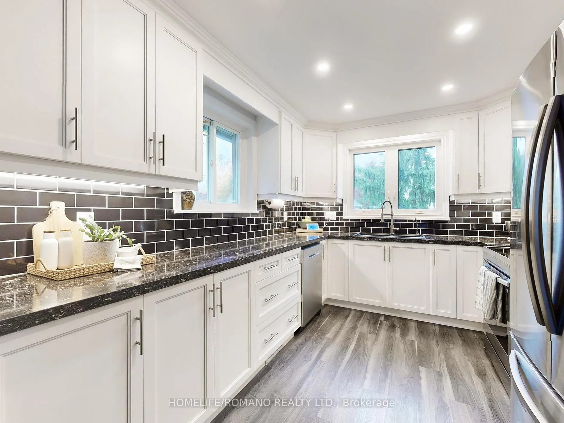 Photo 16 of 686 Irwin Crescent, Newmarket, Huron Heights-Leslie Valley — HOMEH