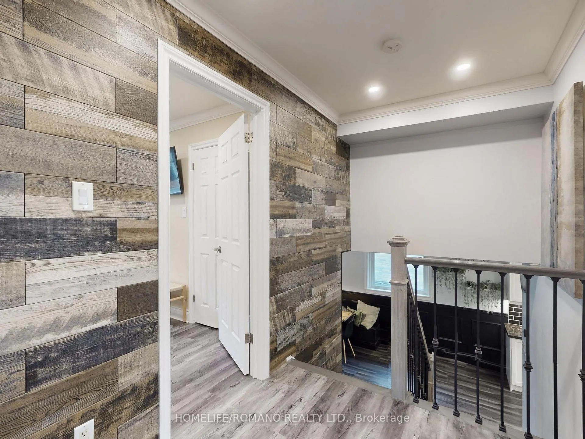 Photo 25 of 686 Irwin Crescent, Newmarket, Huron Heights-Leslie Valley — HOMEH