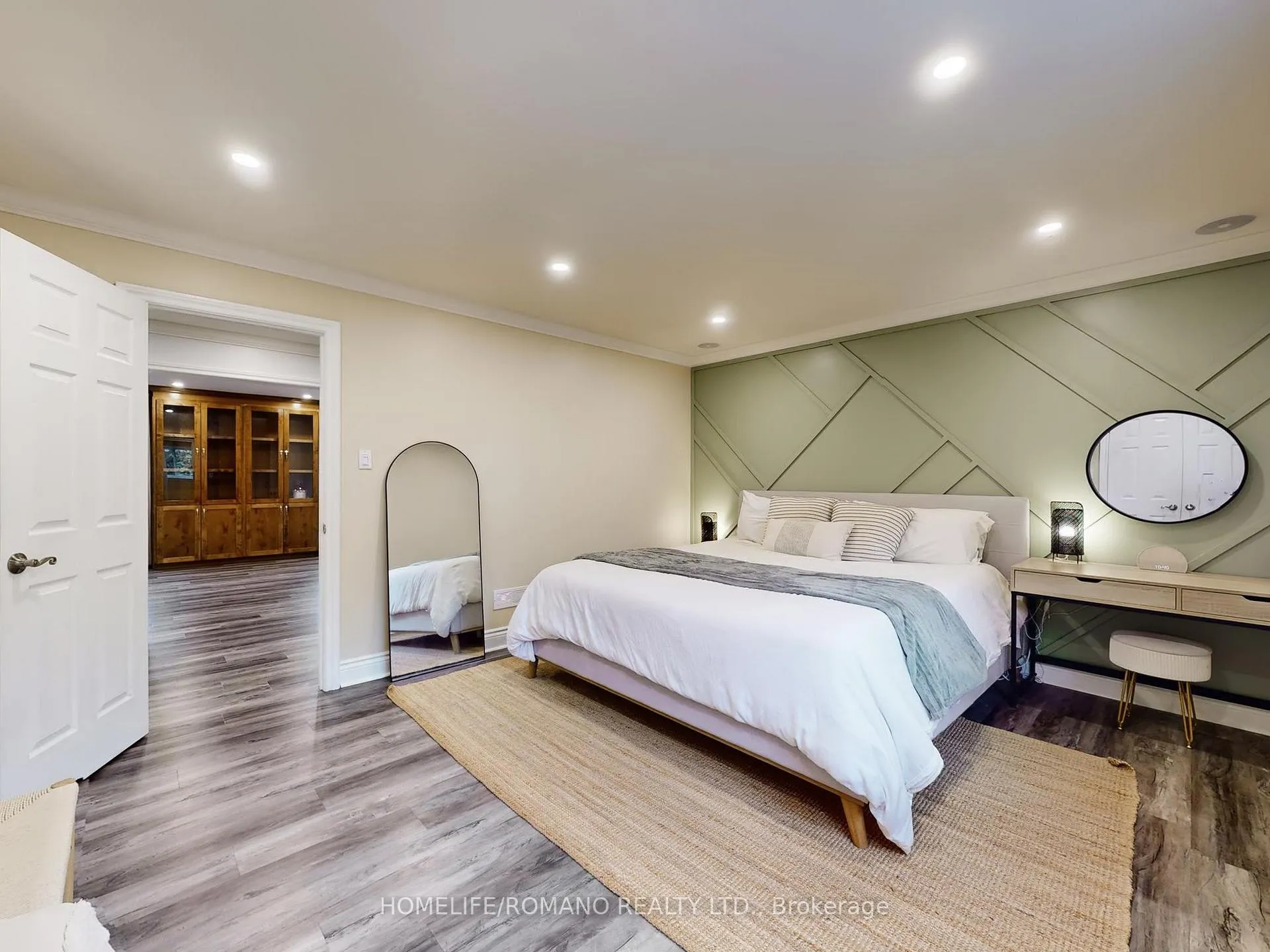 Photo 27 of 686 Irwin Crescent, Newmarket, Huron Heights-Leslie Valley — HOMEH