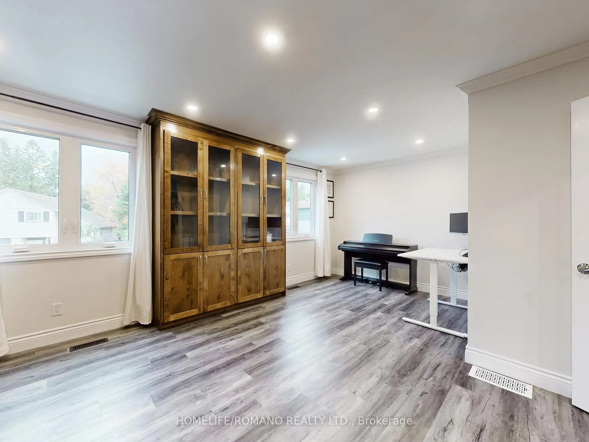 Photo 30 of 686 Irwin Crescent, Newmarket, Huron Heights-Leslie Valley — HOMEH