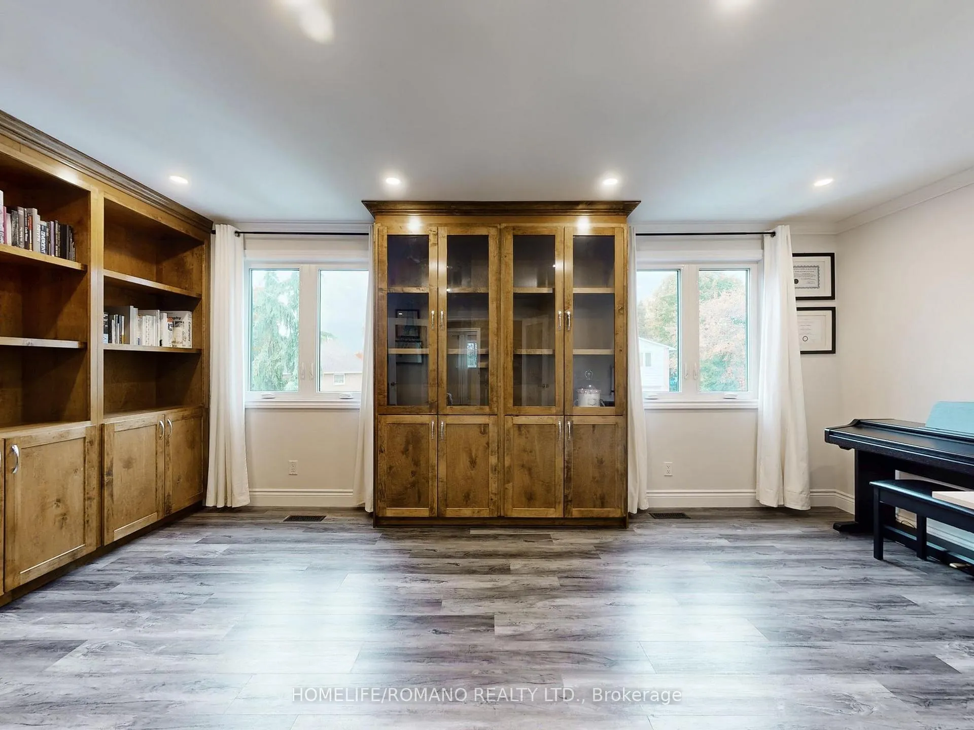 Photo 31 of 686 Irwin Crescent, Newmarket, Huron Heights-Leslie Valley — HOMEH