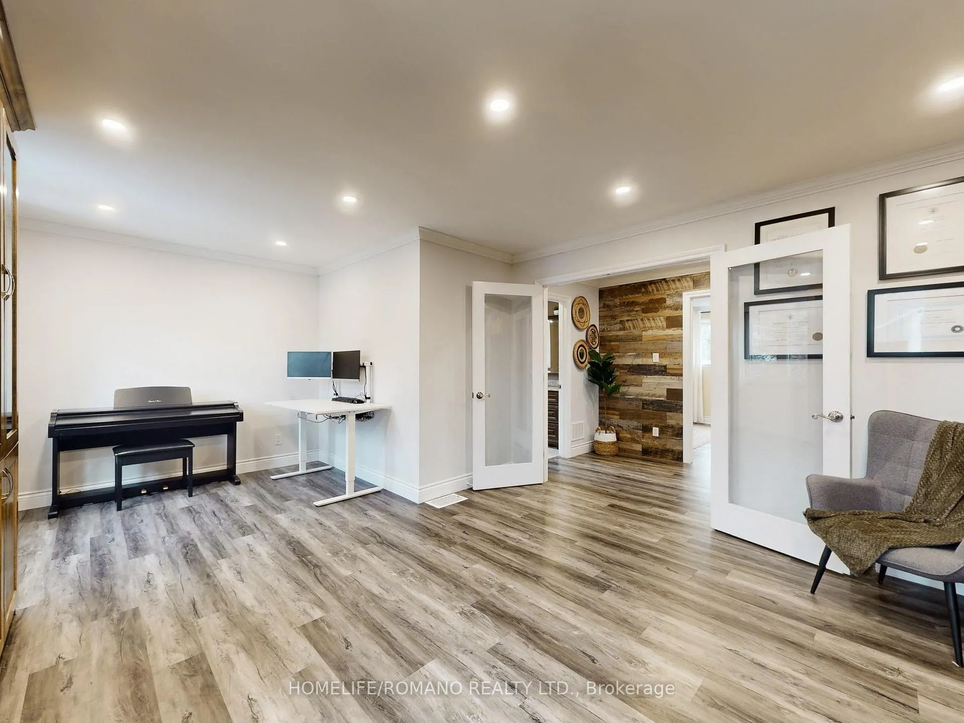 Photo 32 of 686 Irwin Crescent, Newmarket, Huron Heights-Leslie Valley — HOMEH