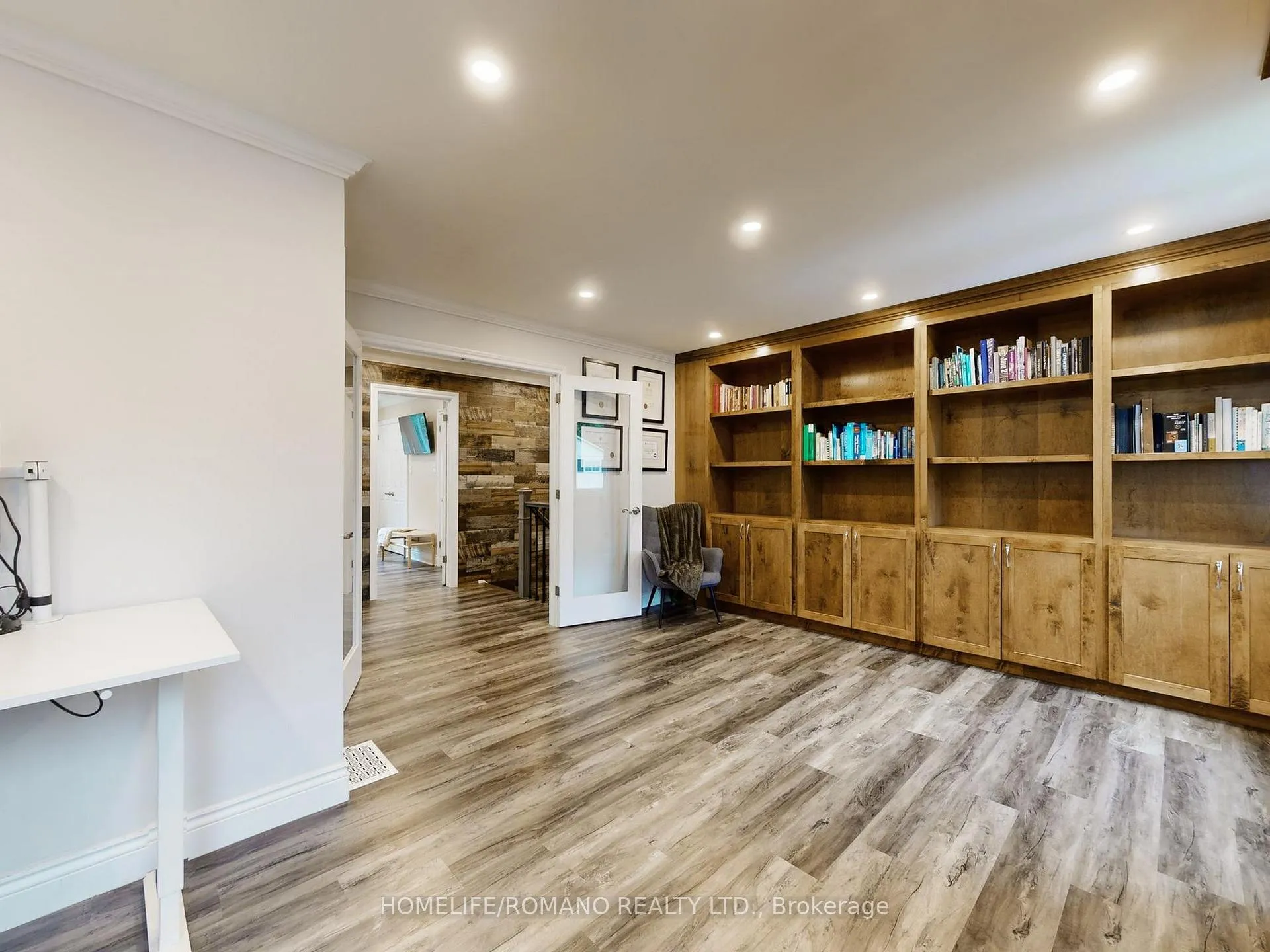 Photo 33 of 686 Irwin Crescent, Newmarket, Huron Heights-Leslie Valley — HOMEH