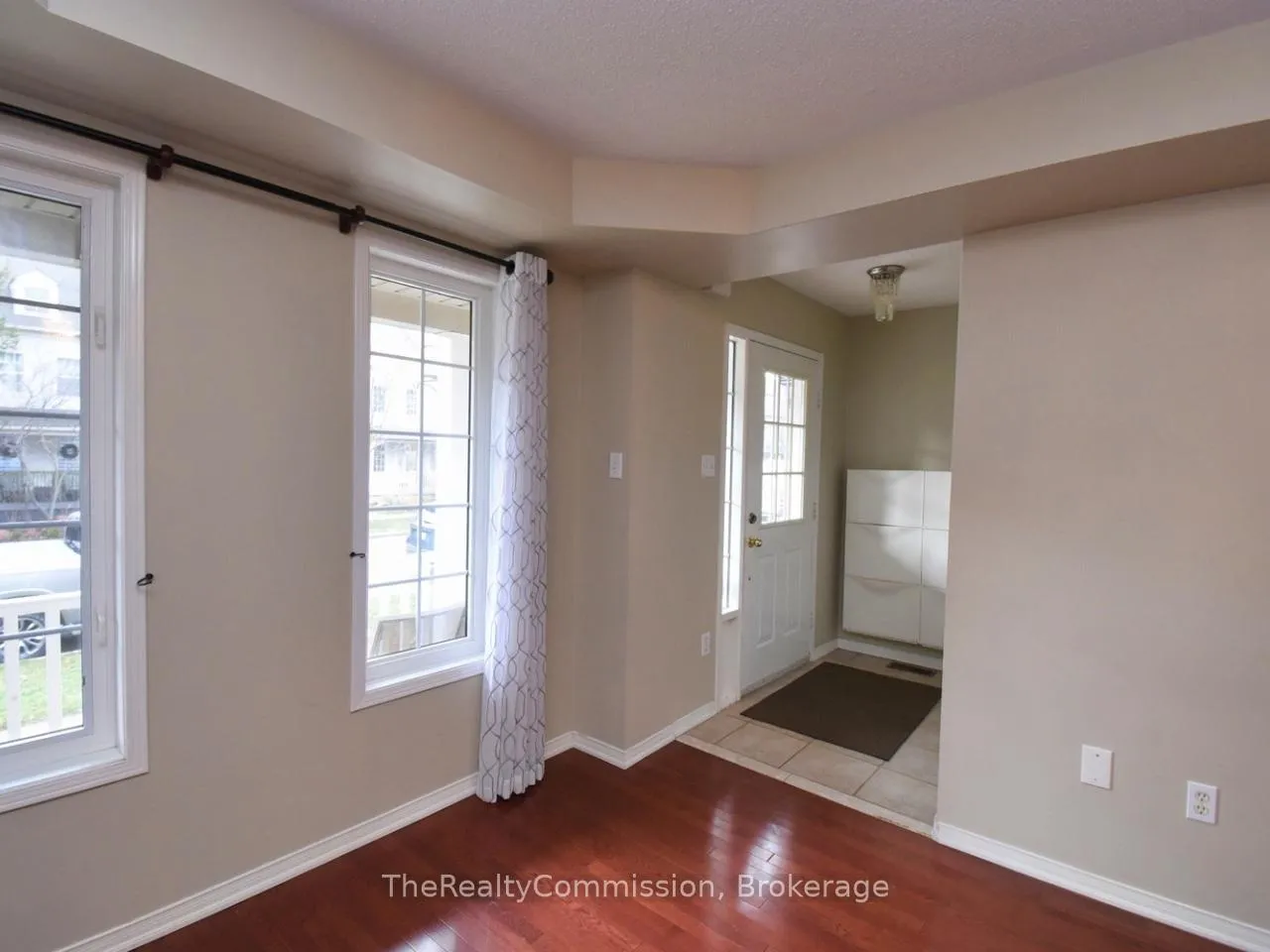 Photo 4 of 115 Gatwick Drive, Oakville, River Oaks — HOMEH