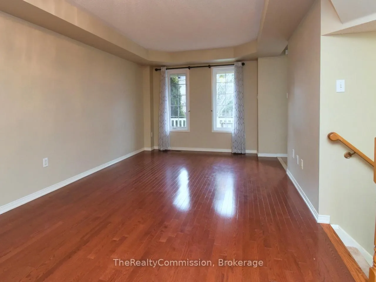Photo 5 of 115 Gatwick Drive, Oakville, River Oaks — HOMEH