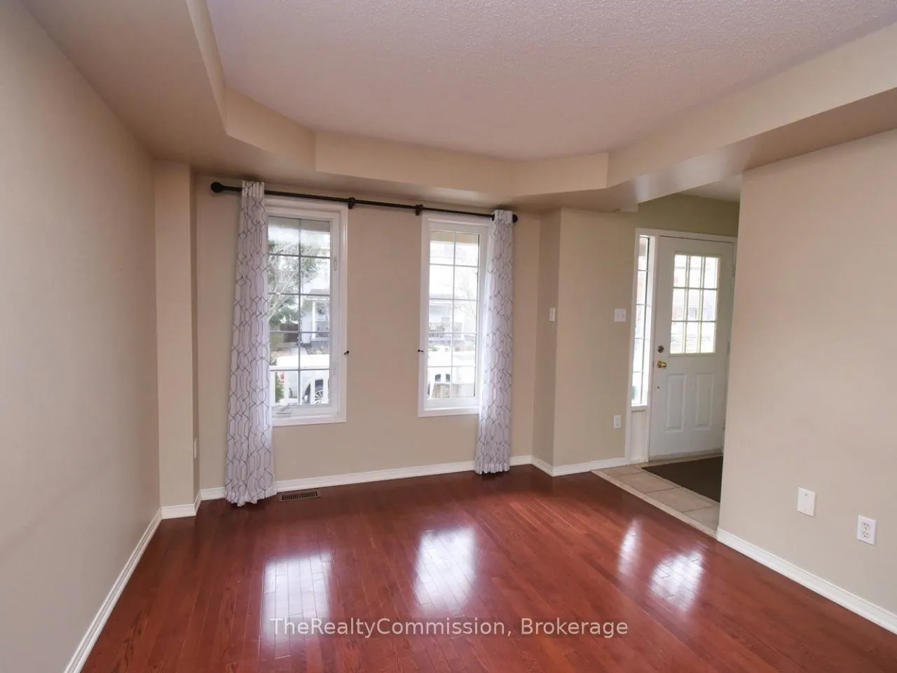 Photo 6 of 115 Gatwick Drive, Oakville, River Oaks — HOMEH