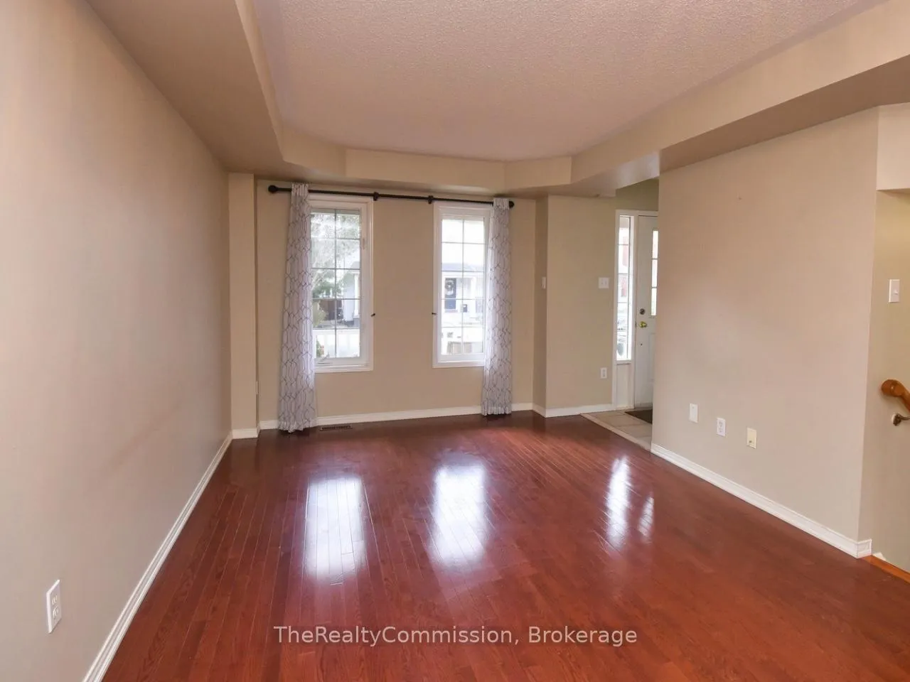 Photo 7 of 115 Gatwick Drive, Oakville, River Oaks — HOMEH