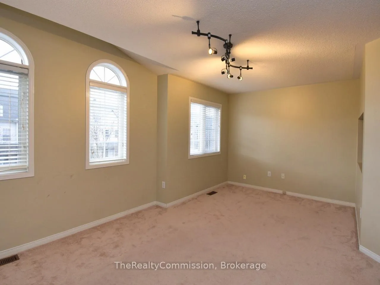 Photo 21 of 115 Gatwick Drive, Oakville, River Oaks — HOMEH