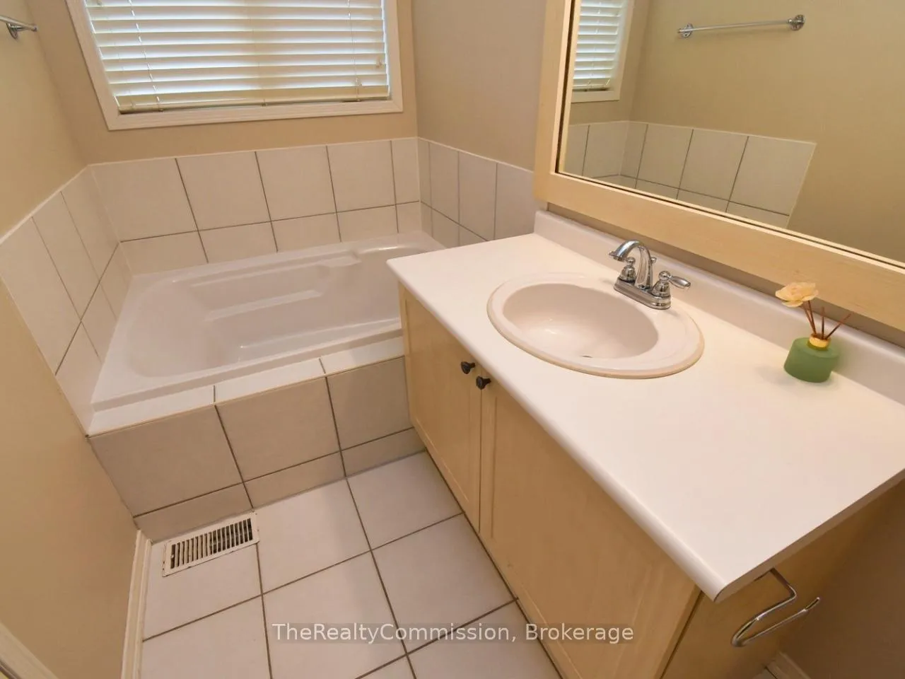 Photo 28 of 115 Gatwick Drive, Oakville, River Oaks — HOMEH