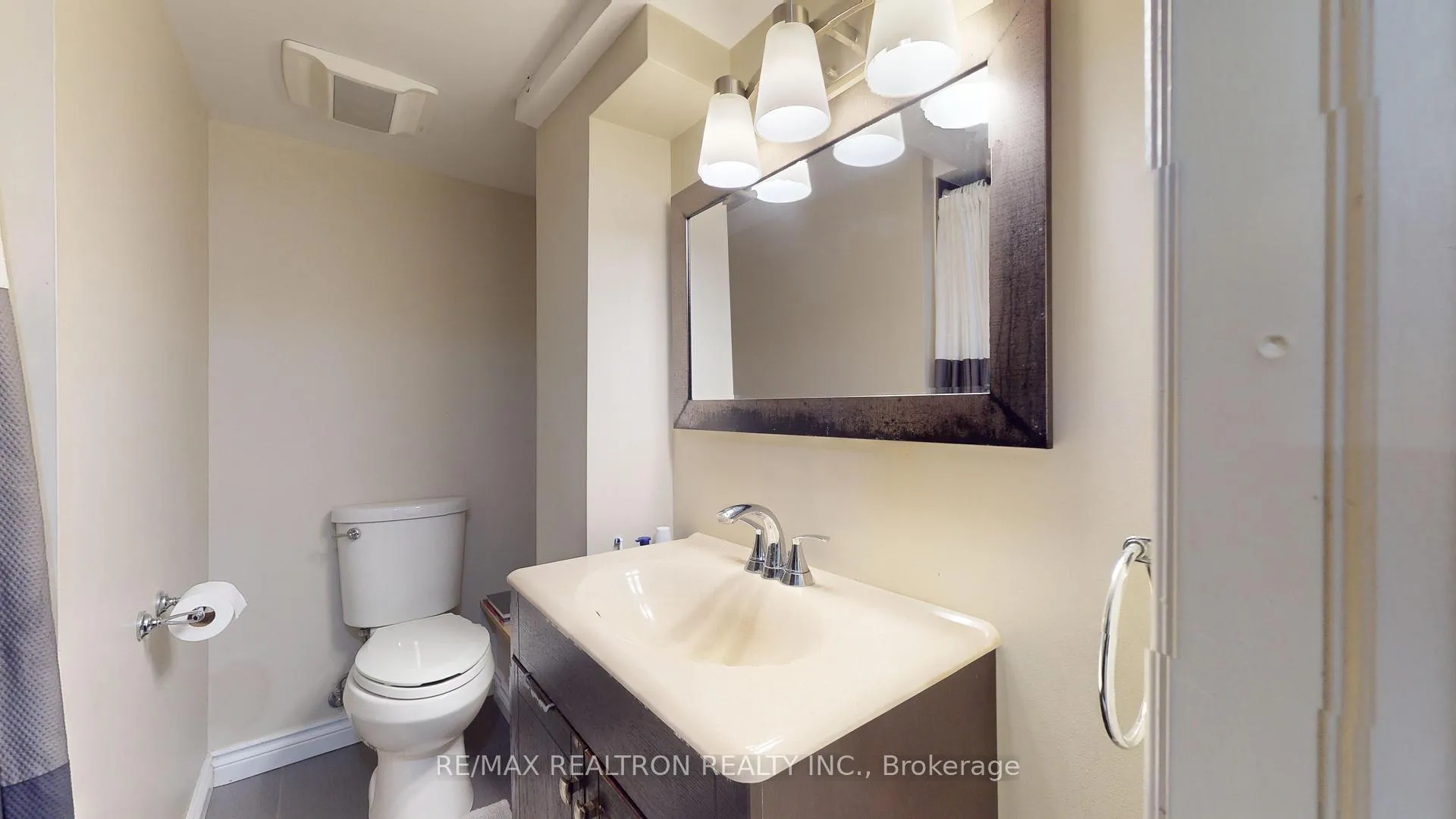 Photo 9 of Unit Lower, 855 Arnold Crescent, Newmarket, Gorham-College Manor — HOMEH