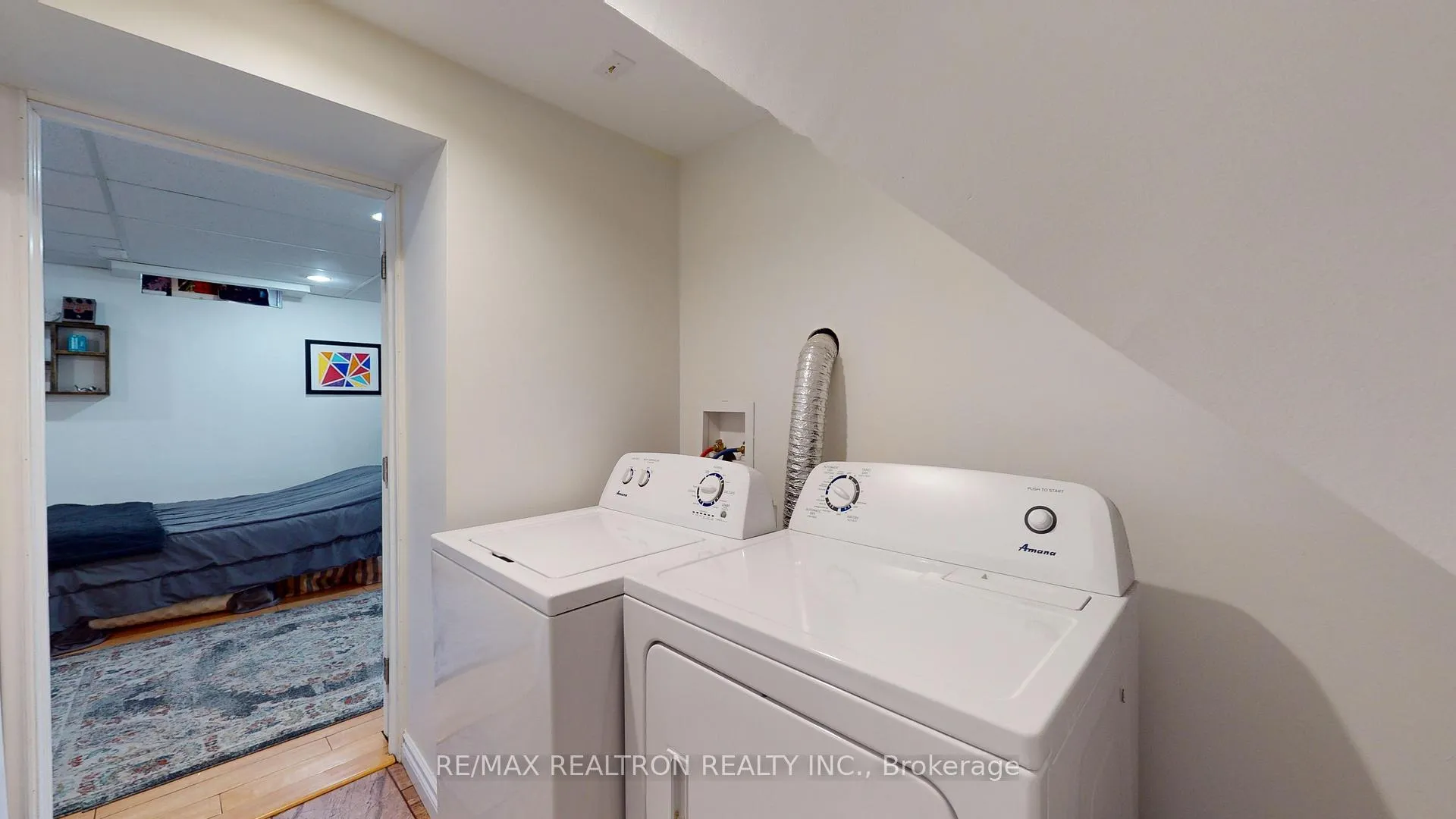 Photo 12 of Unit Lower, 855 Arnold Crescent, Newmarket, Gorham-College Manor — HOMEH