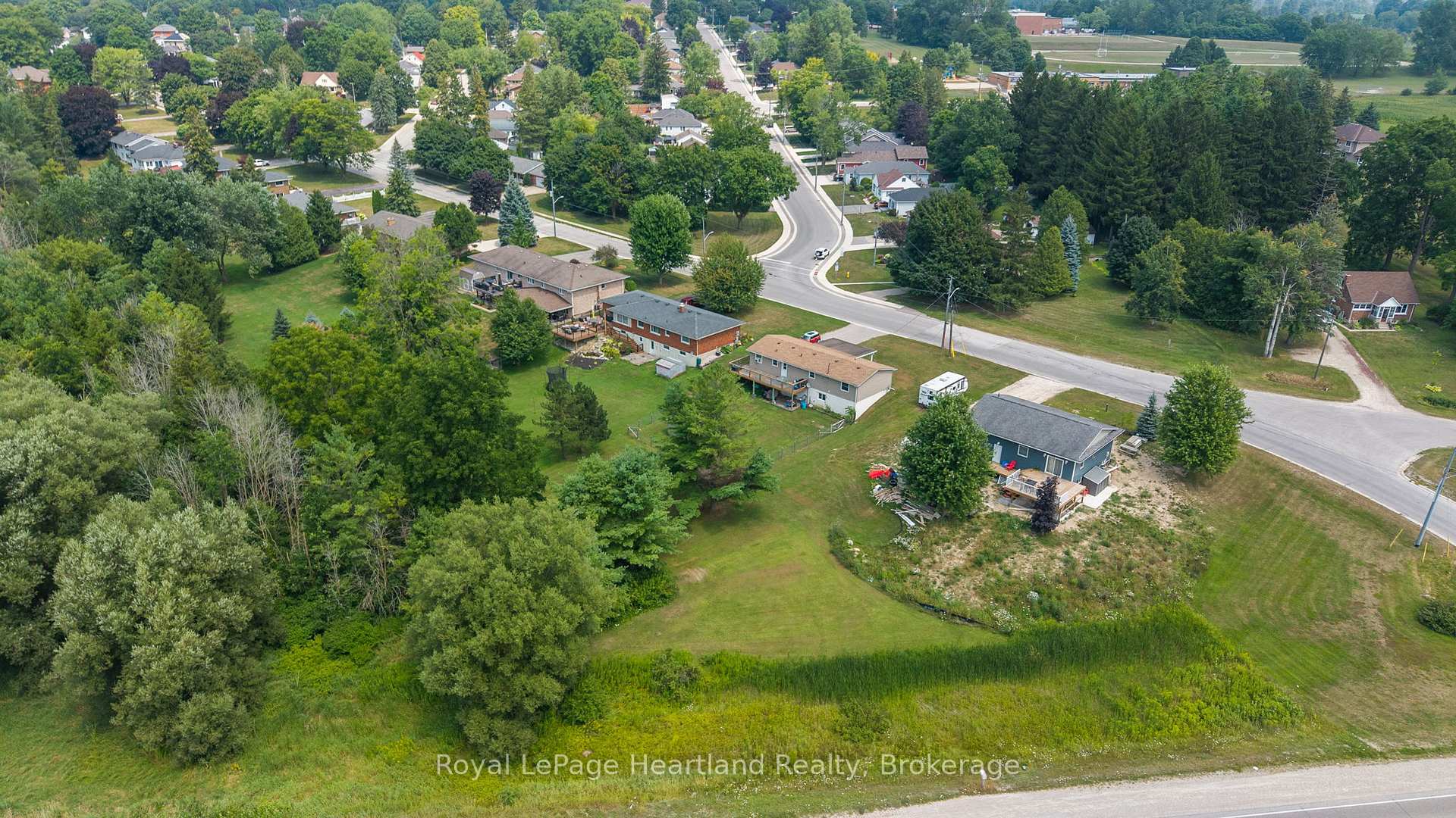 Photo 5 of 246 Diagonal Road, North Huron, Wingham — HOMEH